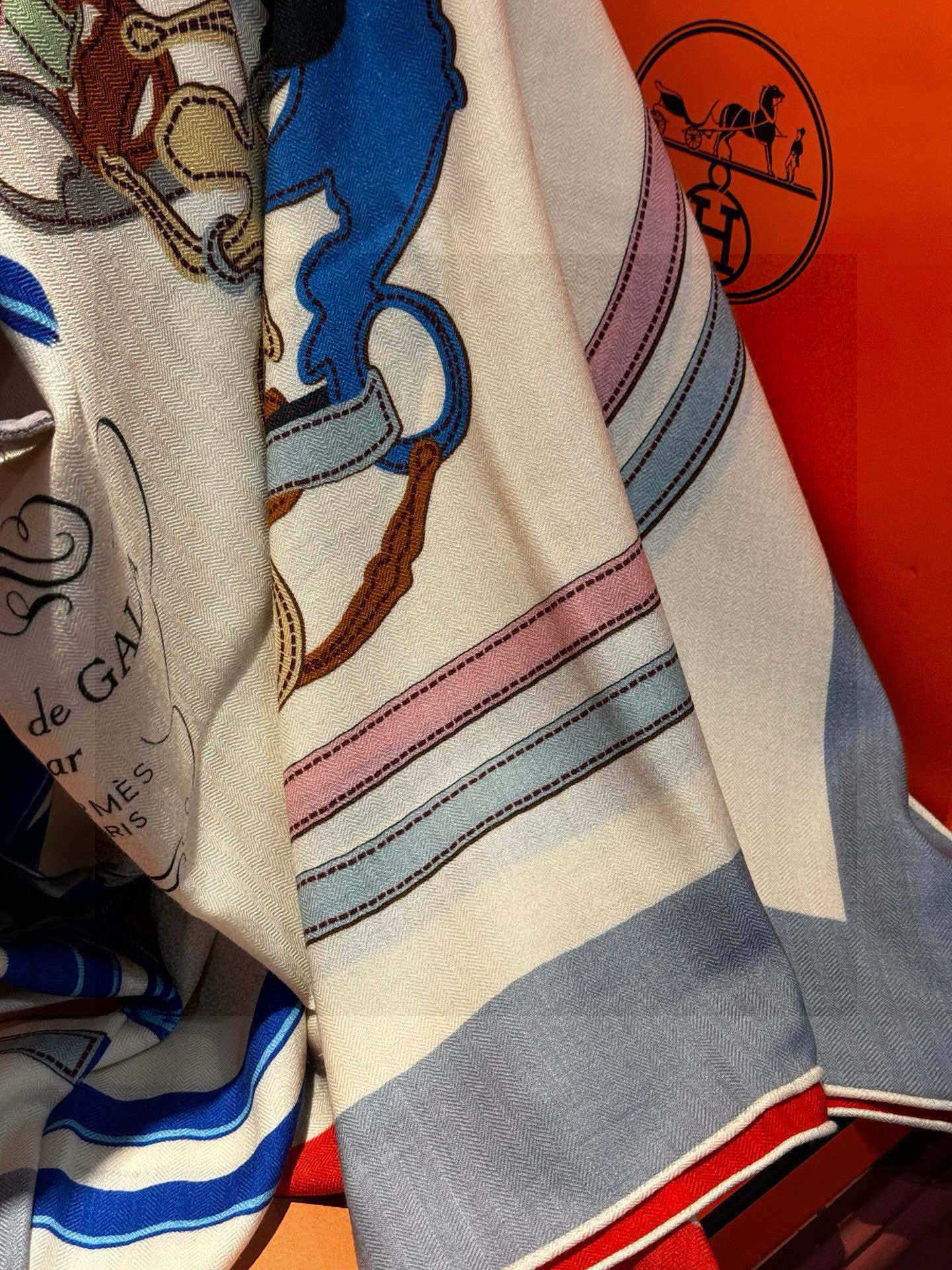 羊绒新款🆕🏇🏇买了都说好看‼️推荐💕【华丽的缰辔双面同色140】羊绒方巾，顶级工艺超值‼️爱马仕专柜爆款