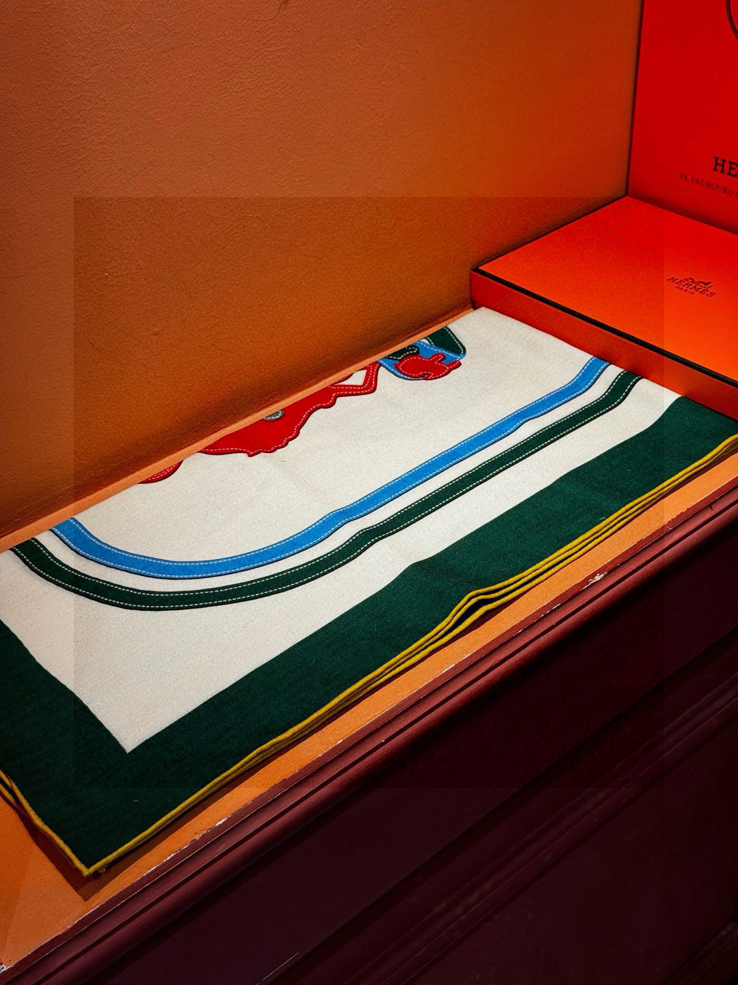 羊绒新款🆕🏇🏇买了都说好看‼️推荐💕【华丽的缰辔双面同色140】羊绒方巾，顶级工艺超值‼️爱马仕专柜爆款