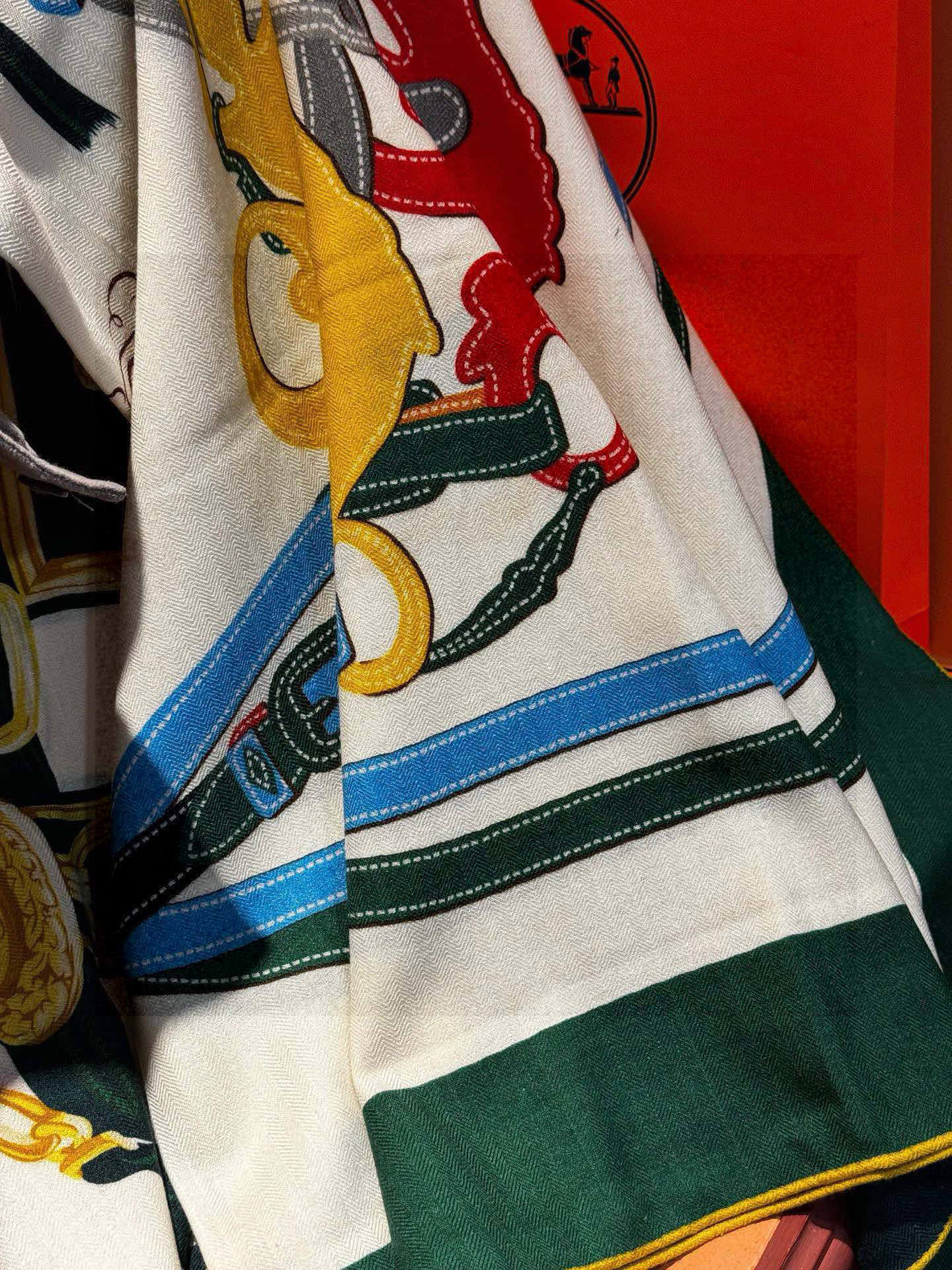 羊绒新款🆕🏇🏇买了都说好看‼️推荐💕【华丽的缰辔双面同色140】羊绒方巾，顶级工艺超值‼️爱马仕专柜爆款