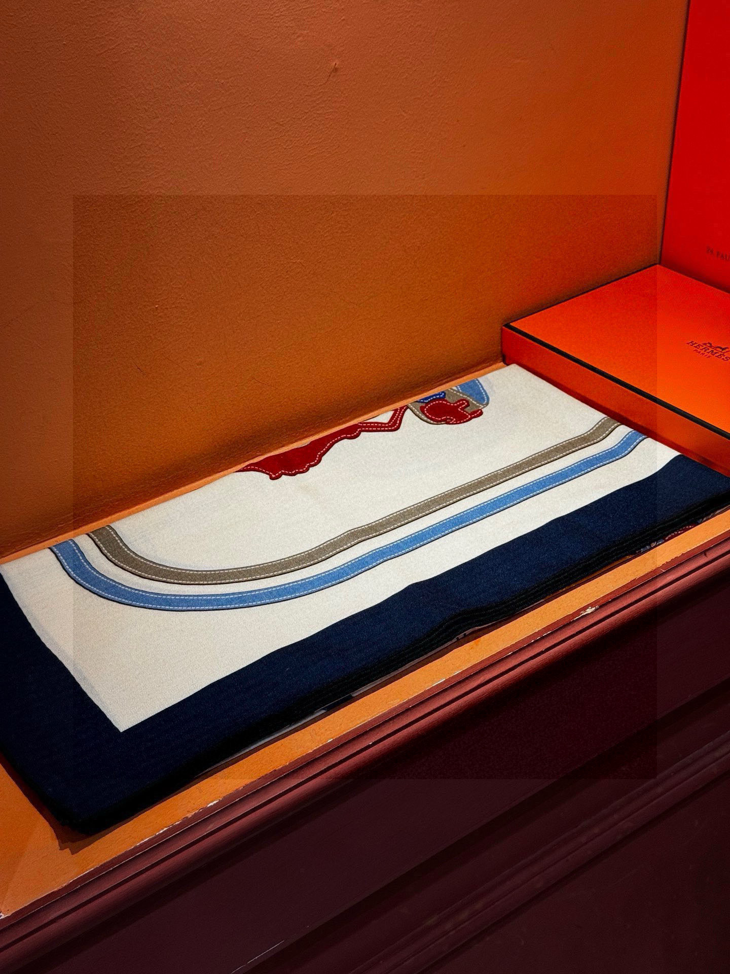 羊绒新款🆕🏇🏇买了都说好看‼️推荐💕【华丽的缰辔双面同色140】羊绒方巾，顶级工艺超值‼️爱马仕专柜爆款