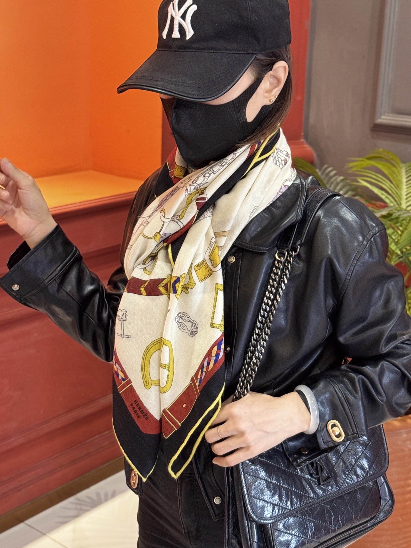 羊绒新款🆕👏👏买了都说好看‼️推荐💕爱马仕双面同色羊绒方巾【跃动的马儿双面同色140】，顶级工艺超值‼️