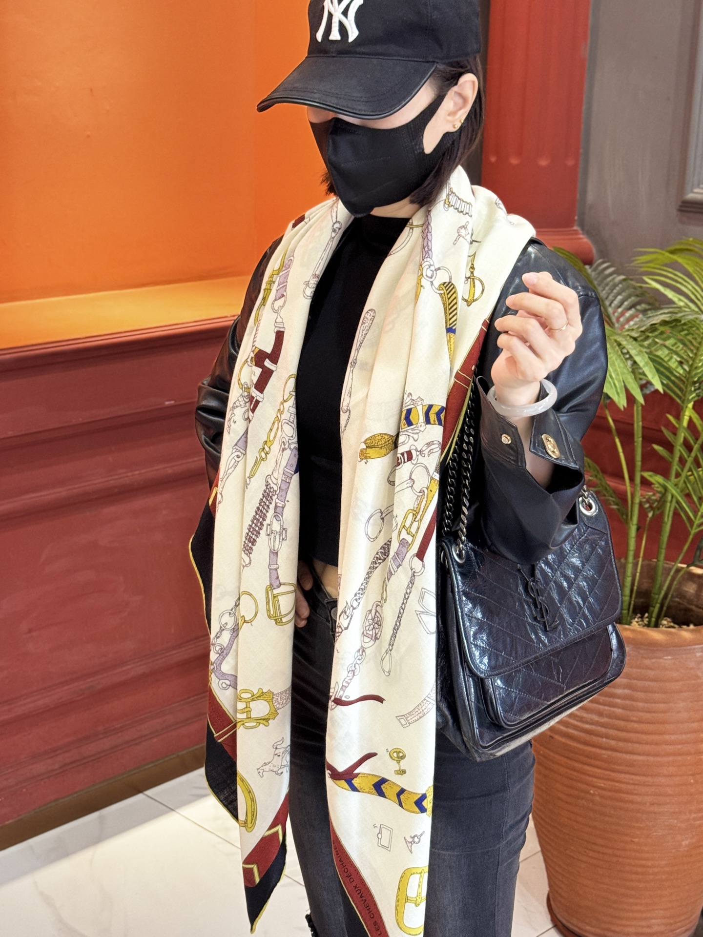 羊绒新款🆕👏👏买了都说好看‼️推荐💕爱马仕双面同色羊绒方巾【跃动的马儿双面同色140】，顶级工艺超值‼️