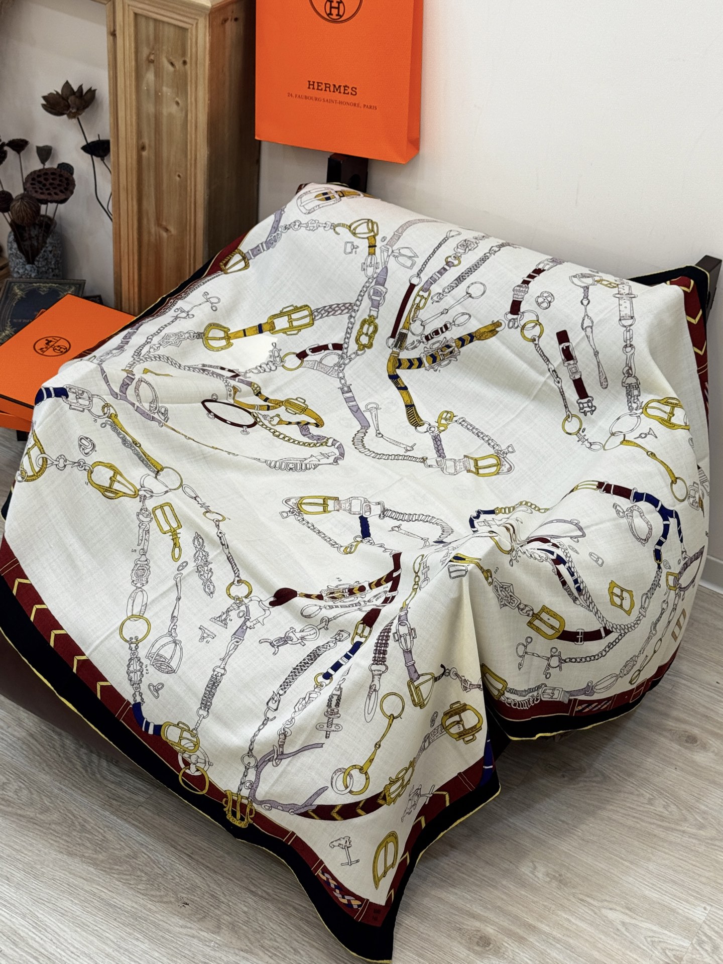 羊绒新款🆕👏👏买了都说好看‼️推荐💕爱马仕双面同色羊绒方巾【跃动的马儿双面同色140】，顶级工艺超值‼️