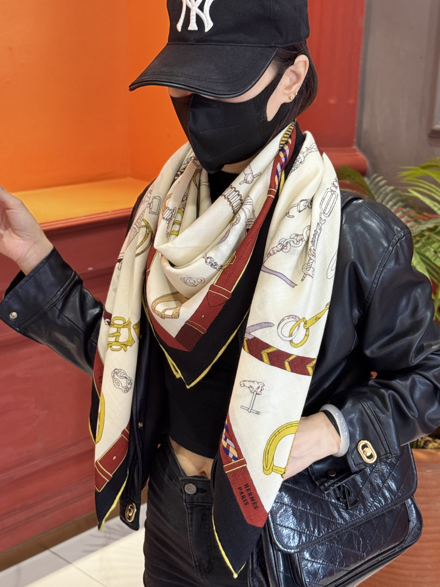 羊绒新款🆕👏👏买了都说好看‼️推荐💕爱马仕双面同色羊绒方巾【跃动的马儿双面同色140】，顶级工艺超值‼️