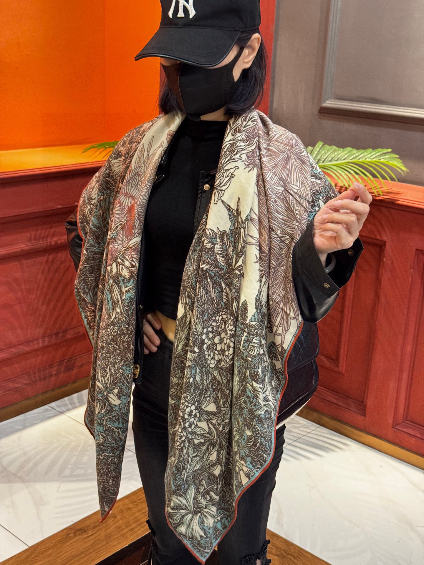 💟2025年秋冬抢先 上新💞【双面同色丝毛方巾】手工卷边山羊绒和真丝混纺披肩（70%山羊绒，30%桑蚕丝