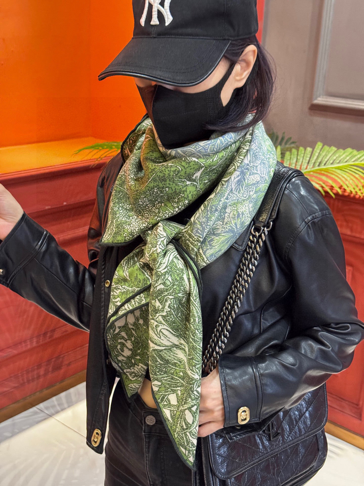 💟2025年秋冬抢先 上新💞【双面同色丝毛方巾】手工卷边山羊绒和真丝混纺披肩（70%山羊绒，30%桑蚕丝