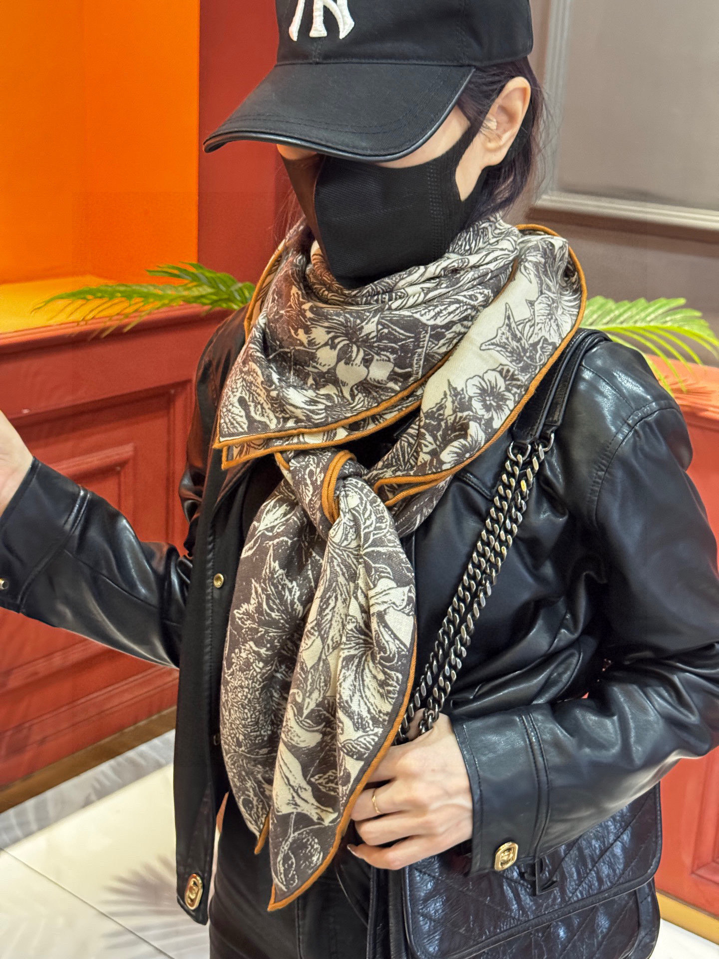 💟2025年秋冬抢先 上新💞【双面同色丝毛方巾】手工卷边山羊绒和真丝混纺披肩（70%山羊绒，30%桑蚕丝