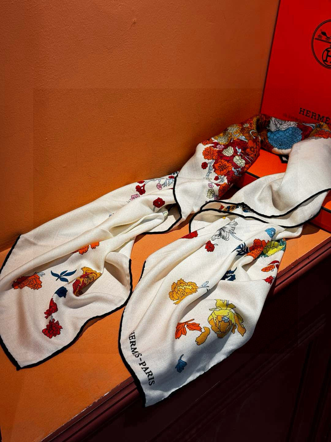 ❤ 双面同色【▪️卓尔不凡，高级有气场！！】非常抬人，带点故事的精彩！永远加分的hermes艺术单品！美