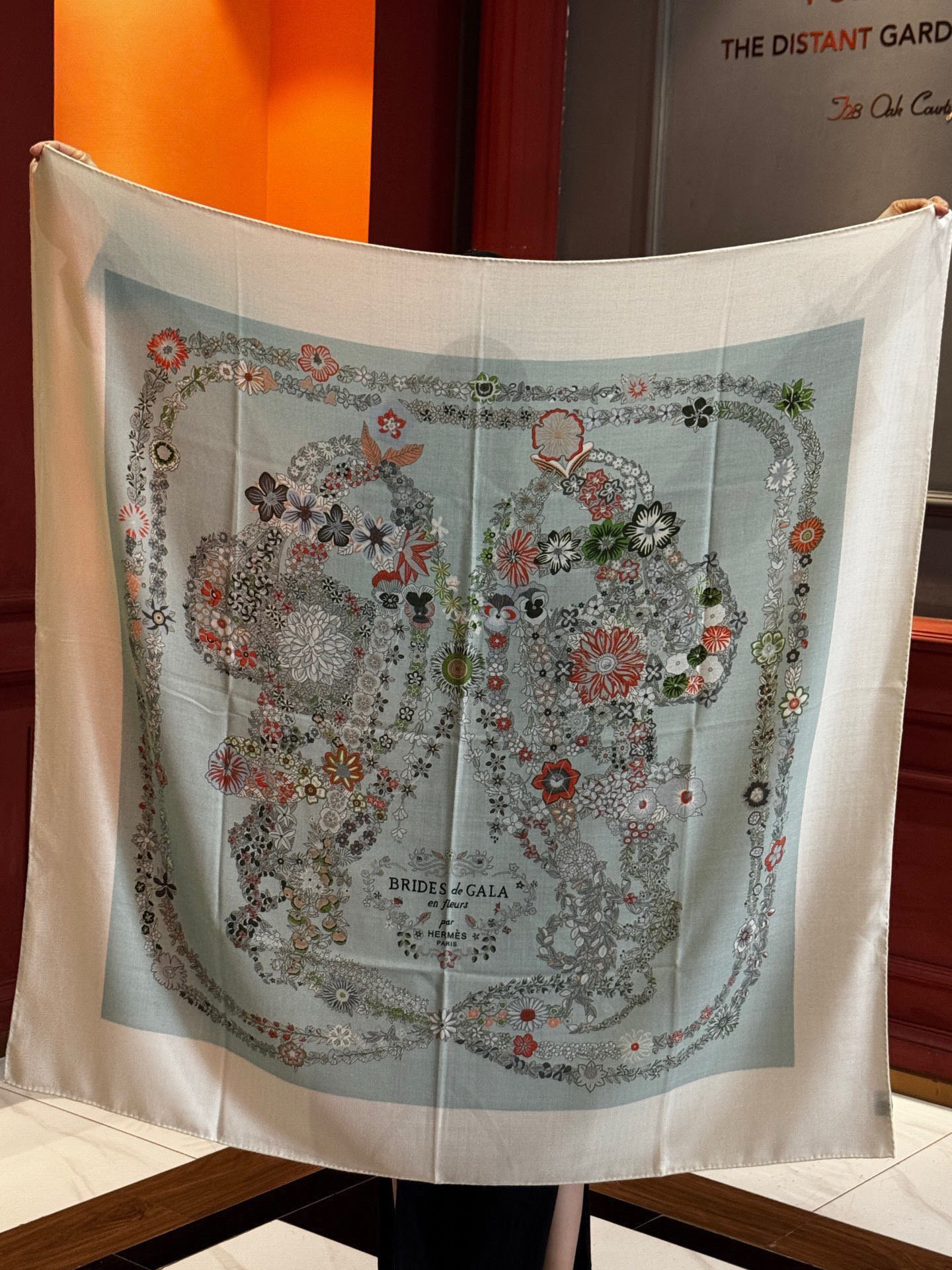 “华丽的缰辔花卉版”140丝毛方巾【140顶级丝毛双面同色披肩】手工卷边丝毛方巾（30%真丝70%羊毛）