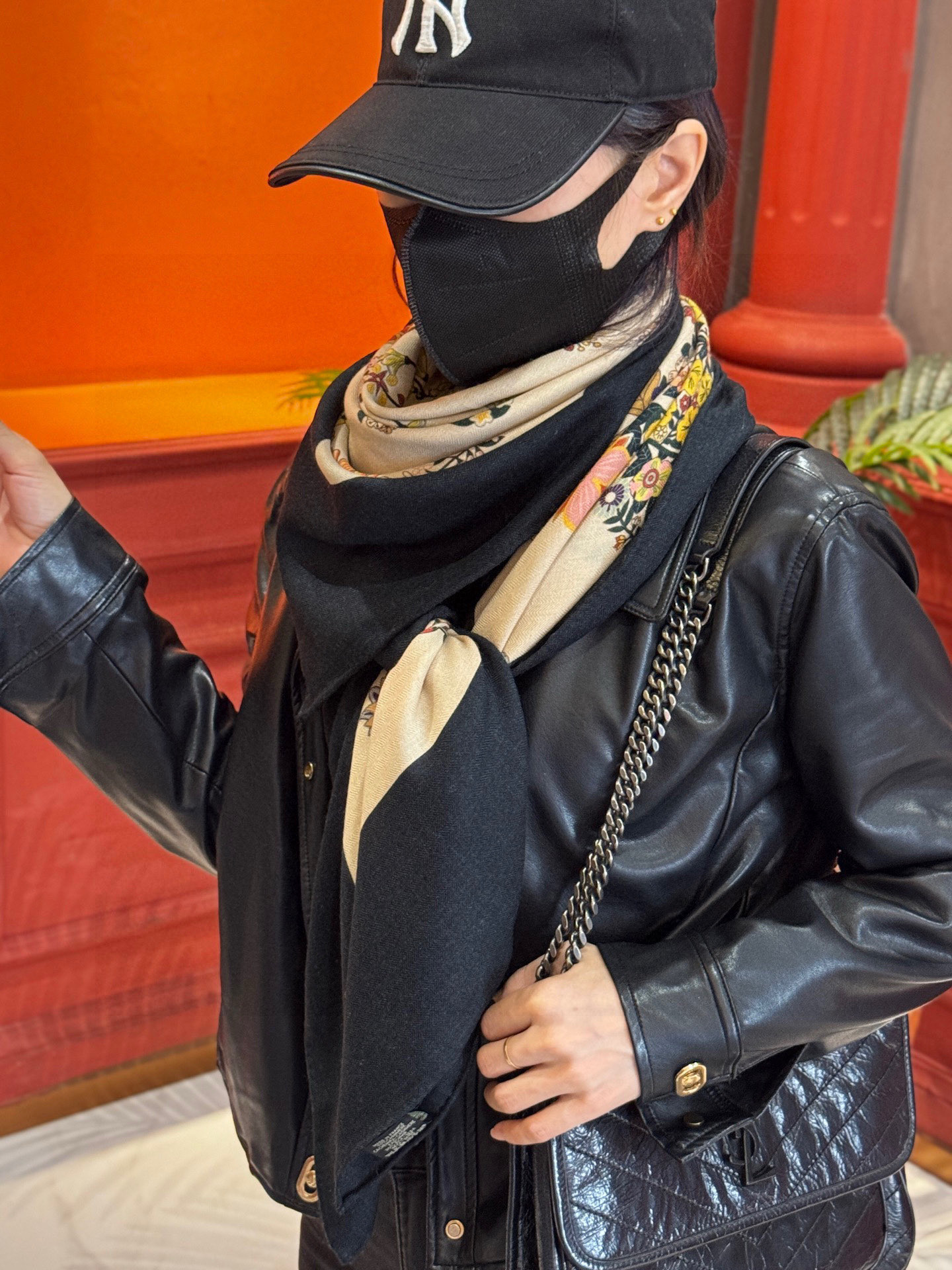 “华丽的缰辔花卉版”140丝毛方巾【140顶级丝毛双面同色披肩】手工卷边丝毛方巾（30%真丝70%羊毛）