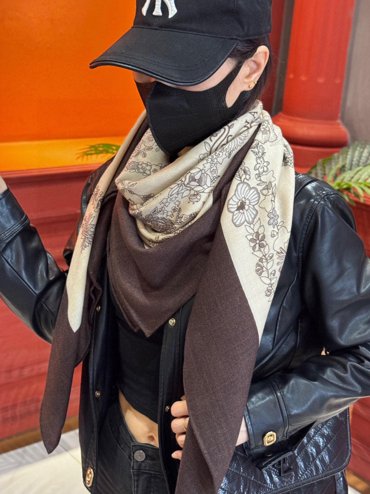 “华丽的缰辔花卉版”140丝毛方巾【140顶级丝毛双面同色披肩】手工卷边丝毛方巾（30%真丝70%羊毛）