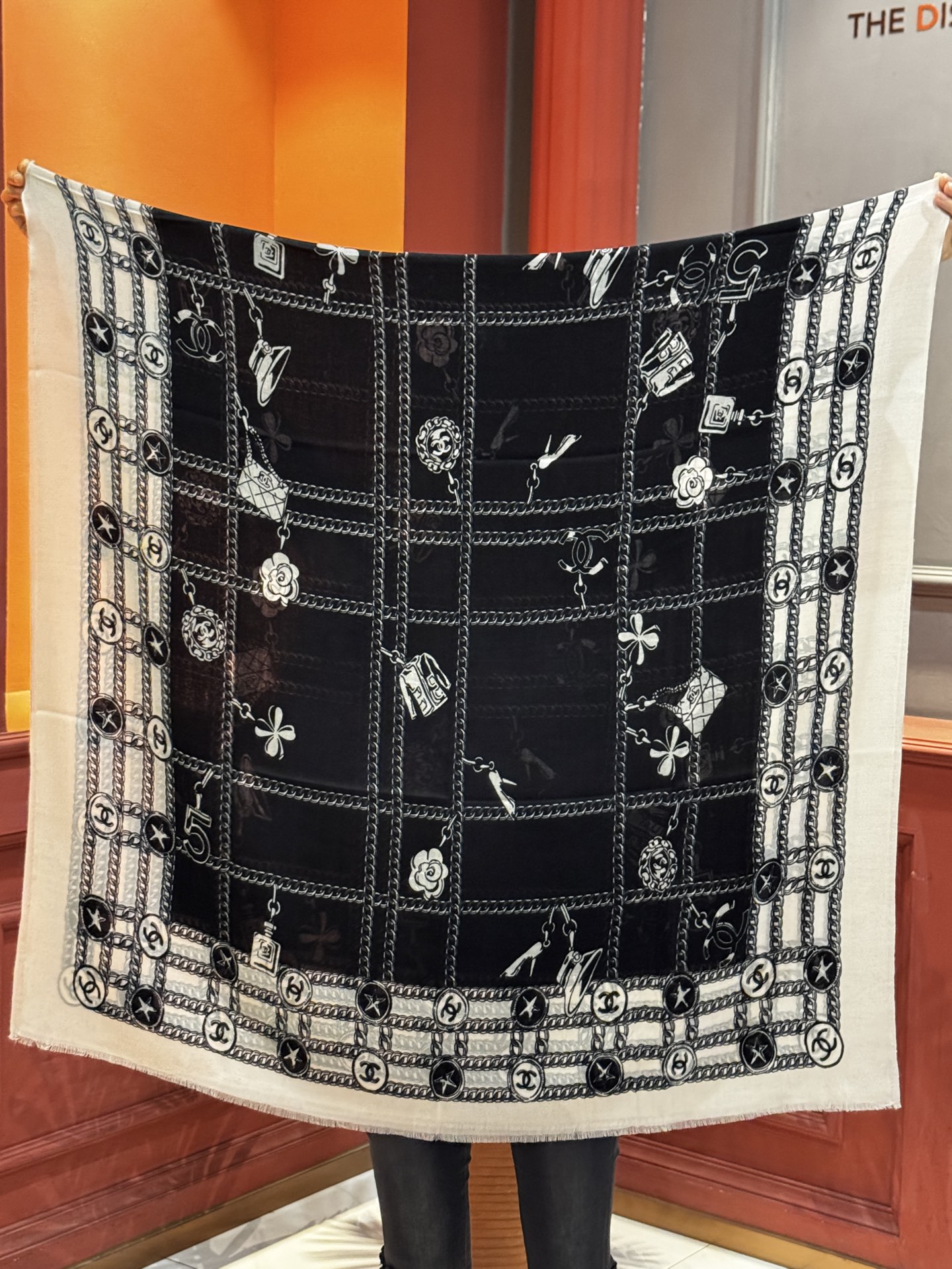 💟CHANEL香奈儿经典元素设计优雅大方，绕在颈间超级完美💋💋简直人间的尤物😍 专柜品质[玫瑰]长巾10