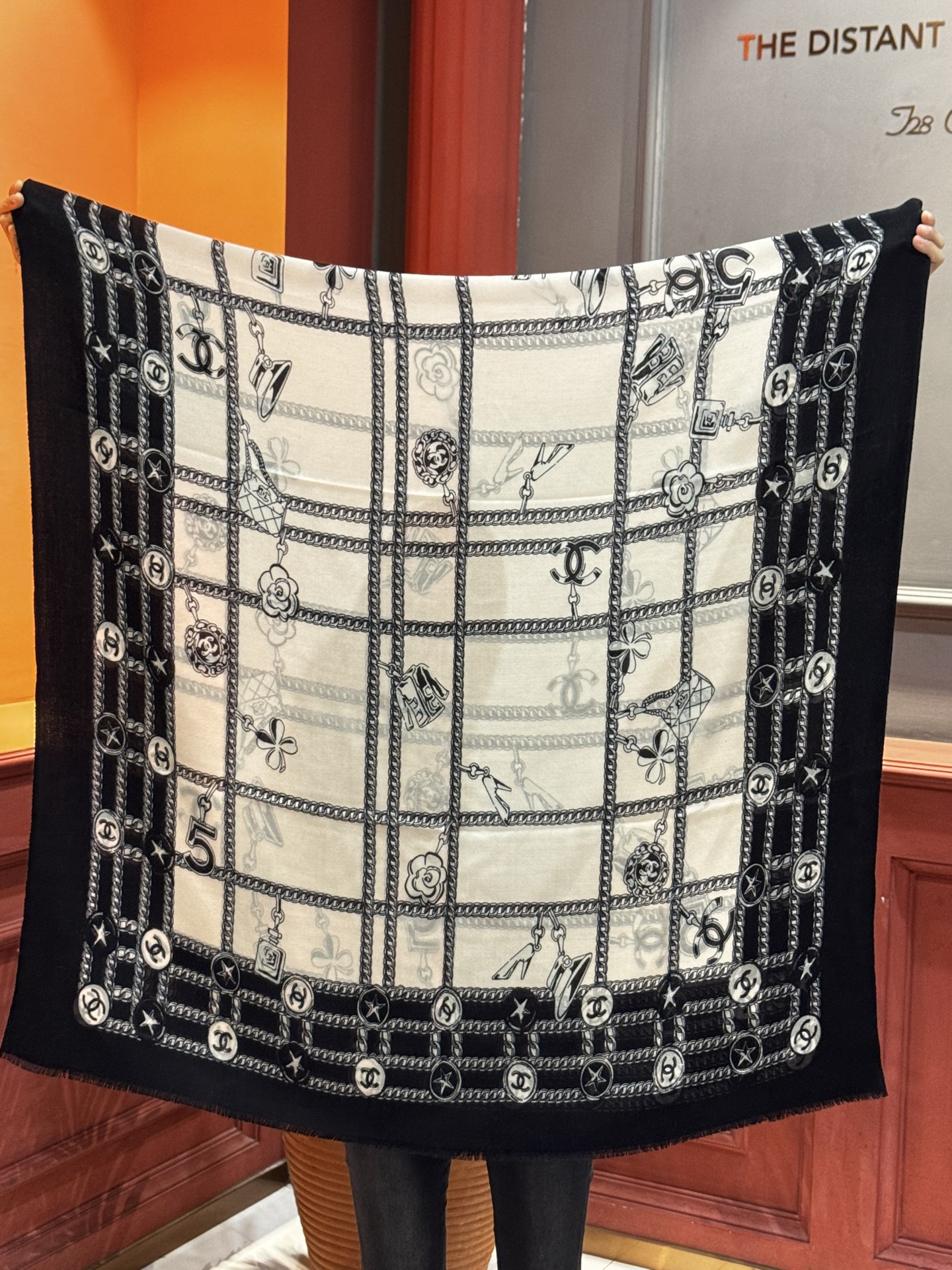 💟CHANEL香奈儿经典元素设计优雅大方，绕在颈间超级完美💋💋简直人间的尤物😍 专柜品质[玫瑰]长巾10