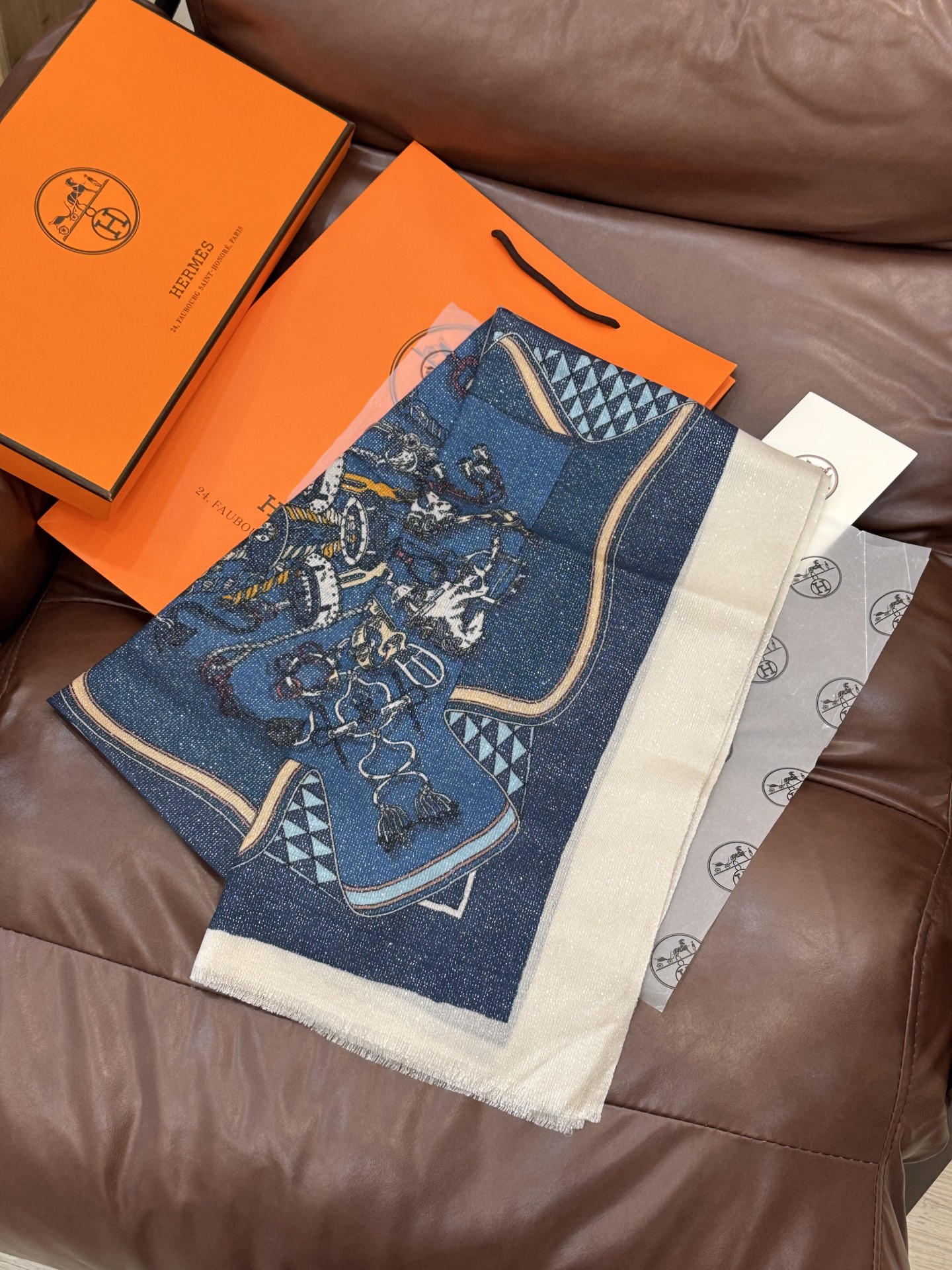 会发光发亮的围巾 羊绒新款🆕👏买了都说好看‼️推荐💕爱马仕羊绒方巾，顶级工艺超值‼️爱马仕专柜爆款🎁💟立