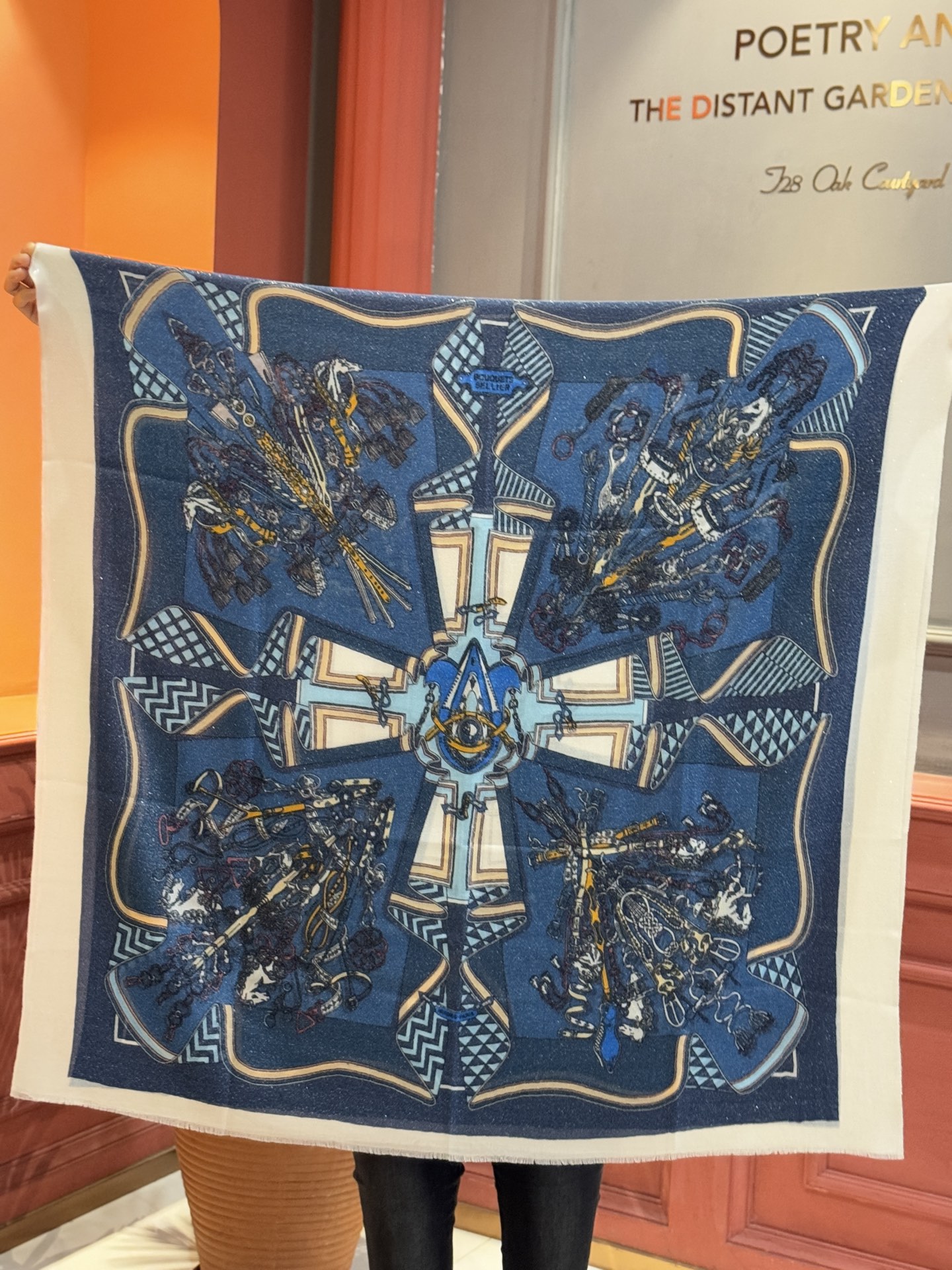 会发光发亮的围巾 羊绒新款🆕👏买了都说好看‼️推荐💕爱马仕羊绒方巾，顶级工艺超值‼️爱马仕专柜爆款🎁💟立