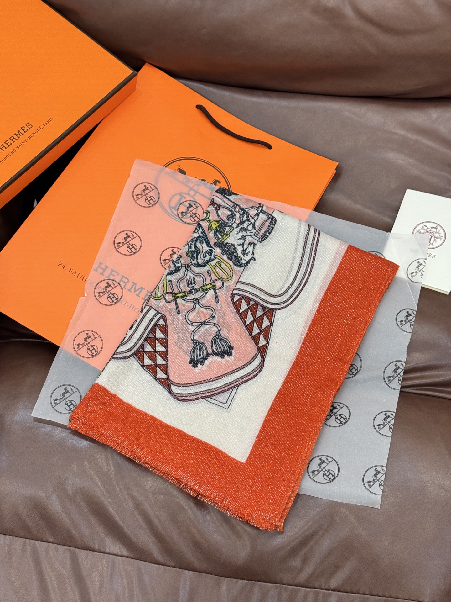 会发光发亮的围巾 羊绒新款🆕👏买了都说好看‼️推荐💕爱马仕羊绒方巾，顶级工艺超值‼️爱马仕专柜爆款🎁💟立