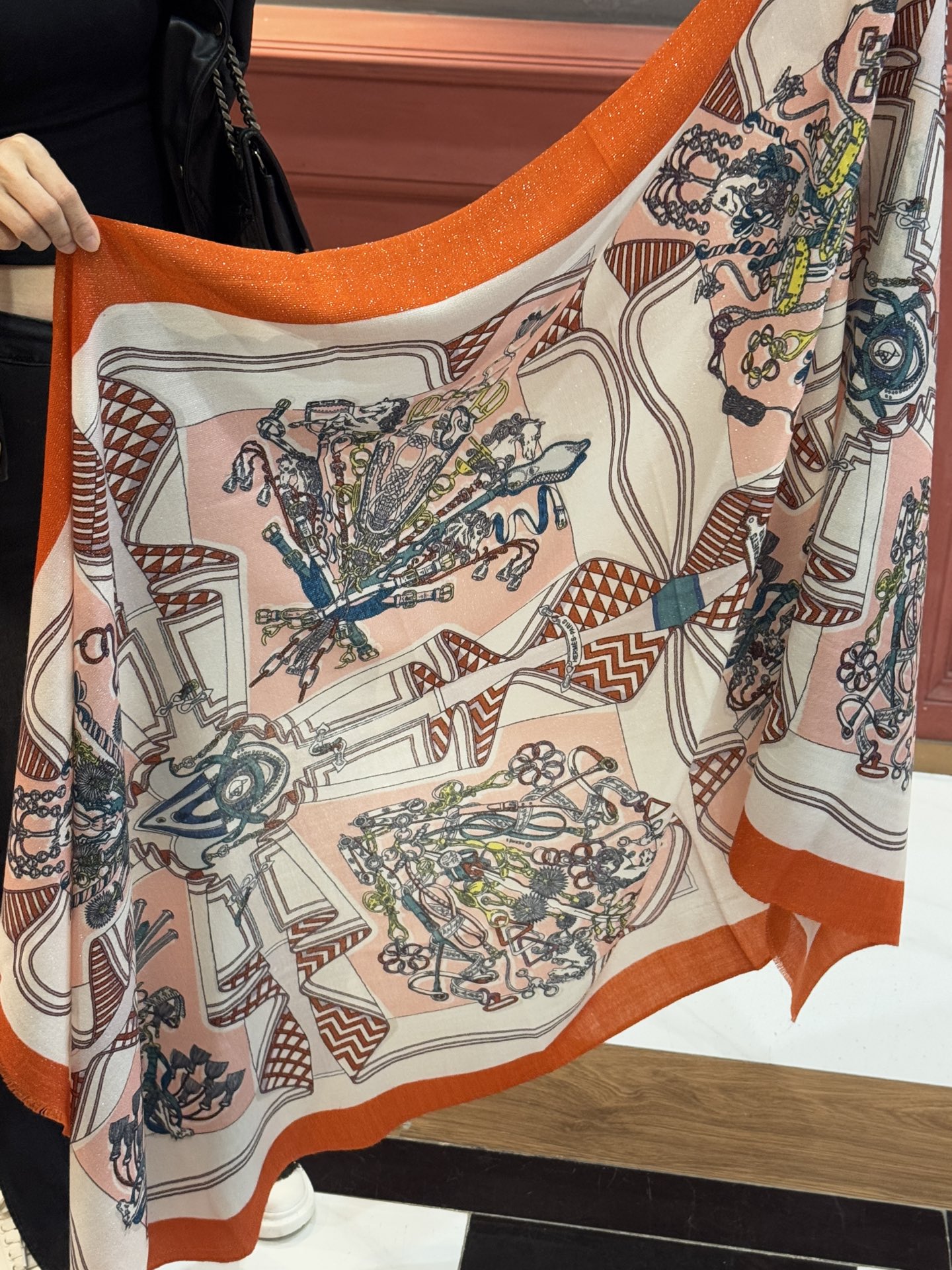 会发光发亮的围巾 羊绒新款🆕👏买了都说好看‼️推荐💕爱马仕羊绒方巾，顶级工艺超值‼️爱马仕专柜爆款🎁💟立