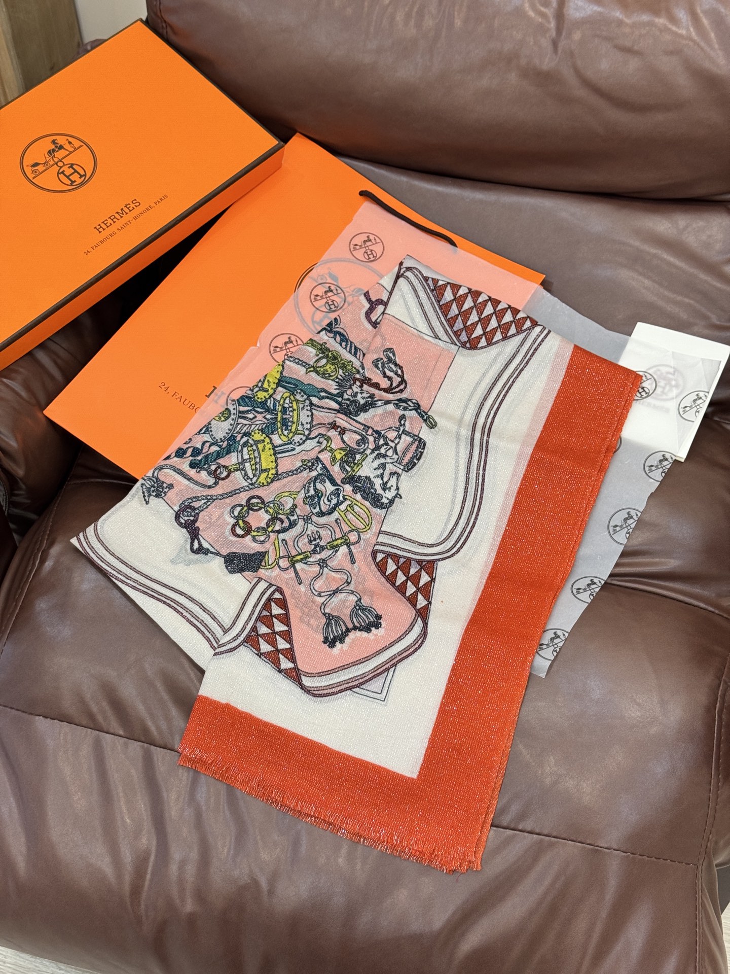 会发光发亮的围巾 羊绒新款🆕👏买了都说好看‼️推荐💕爱马仕羊绒方巾，顶级工艺超值‼️爱马仕专柜爆款🎁💟立