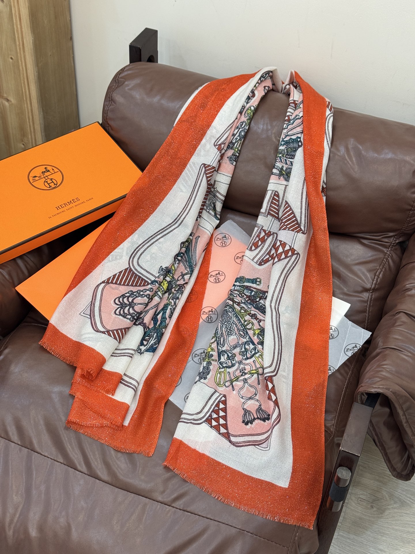 会发光发亮的围巾 羊绒新款🆕👏买了都说好看‼️推荐💕爱马仕羊绒方巾，顶级工艺超值‼️爱马仕专柜爆款🎁💟立