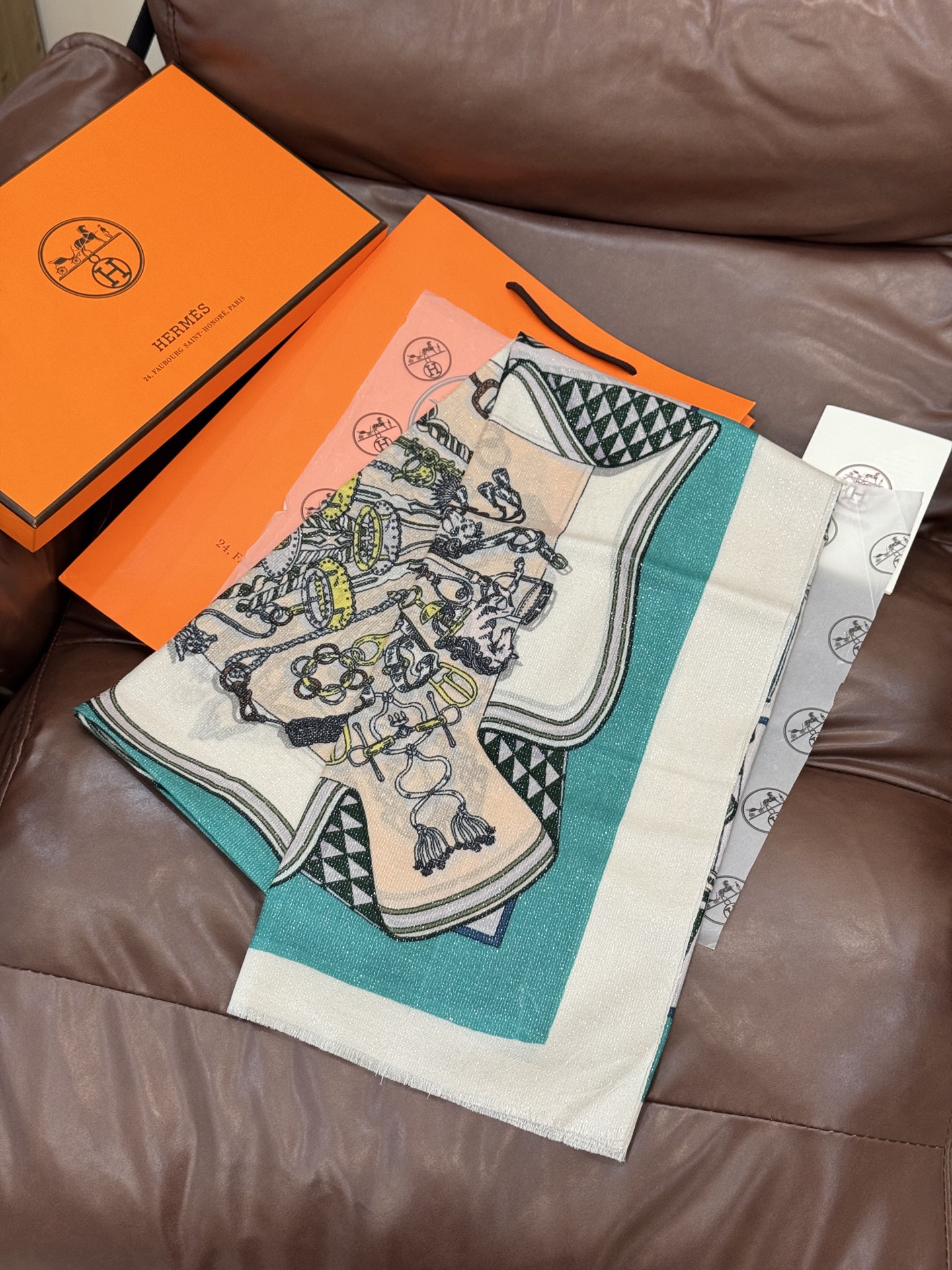 会发光发亮的围巾 羊绒新款🆕👏买了都说好看‼️推荐💕爱马仕羊绒方巾，顶级工艺超值‼️爱马仕专柜爆款🎁💟立