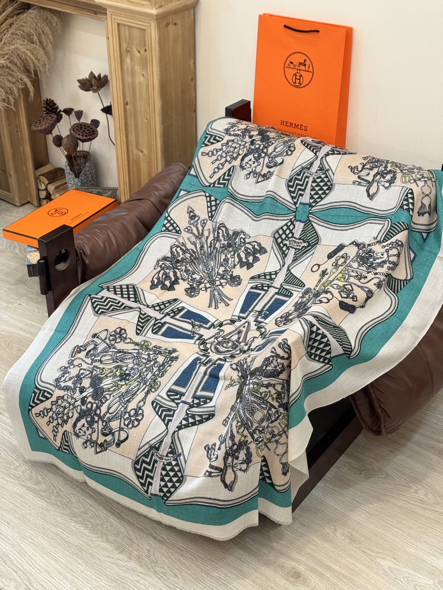 会发光发亮的围巾 羊绒新款🆕👏买了都说好看‼️推荐💕爱马仕羊绒方巾，顶级工艺超值‼️爱马仕专柜爆款🎁💟立