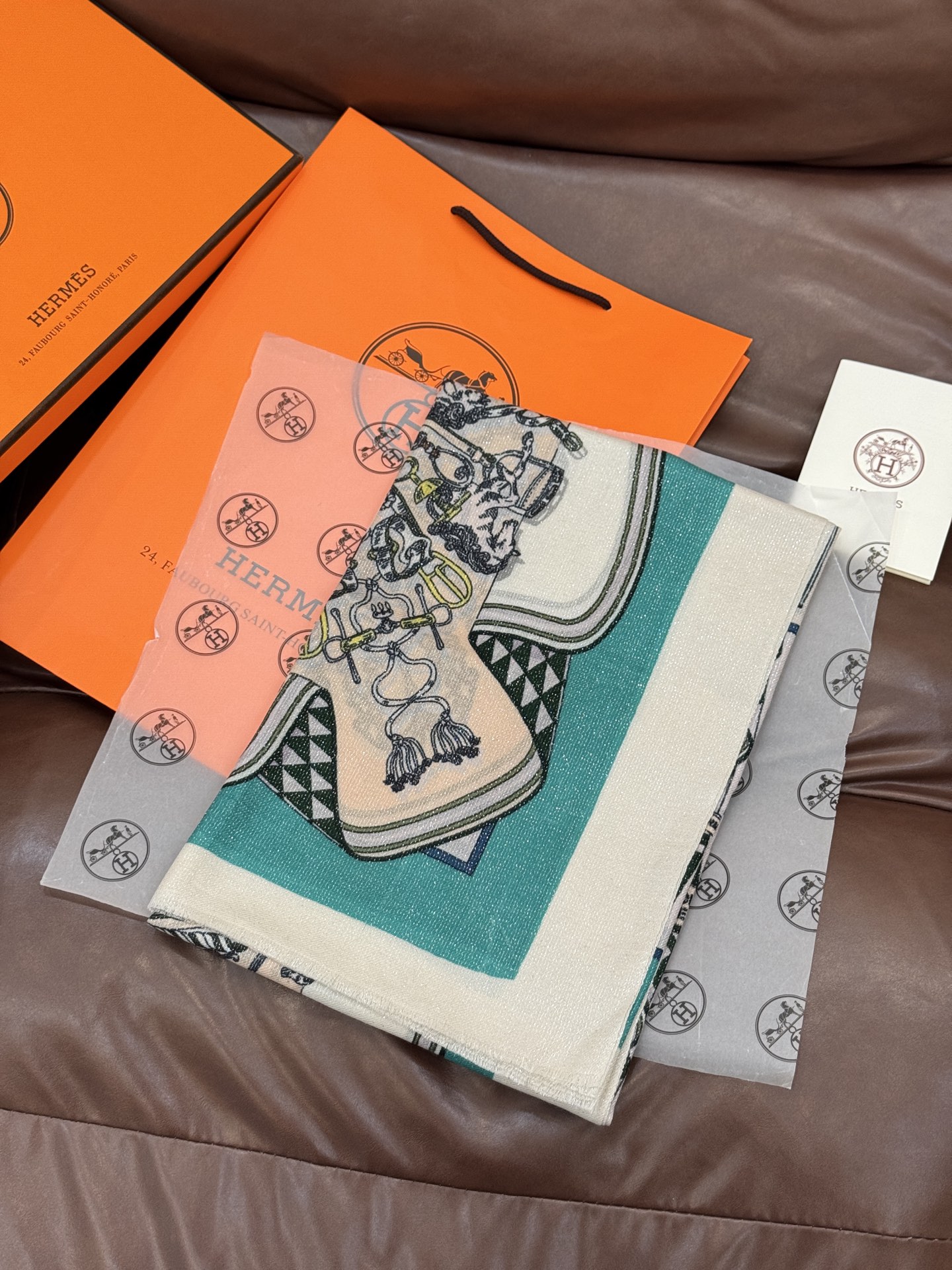 会发光发亮的围巾 羊绒新款🆕👏买了都说好看‼️推荐💕爱马仕羊绒方巾，顶级工艺超值‼️爱马仕专柜爆款🎁💟立