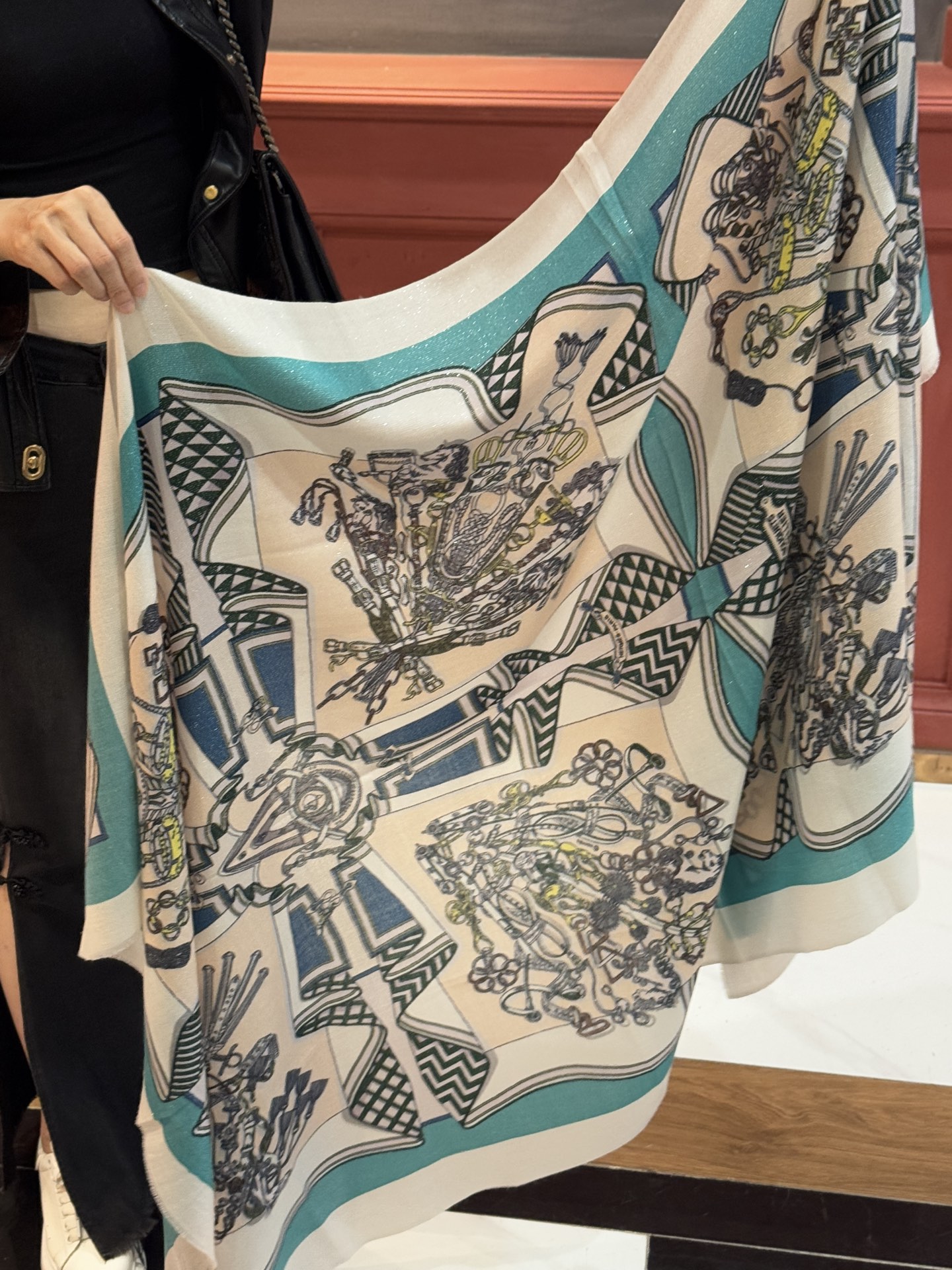 会发光发亮的围巾 羊绒新款🆕👏买了都说好看‼️推荐💕爱马仕羊绒方巾，顶级工艺超值‼️爱马仕专柜爆款🎁💟立