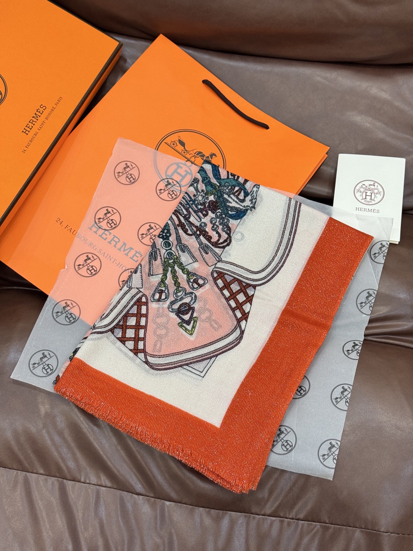 会发光发亮的围巾 羊绒新款🆕👏买了都说好看‼️推荐💕爱马仕羊绒方巾，顶级工艺超值‼️爱马仕专柜爆款🎁💟立