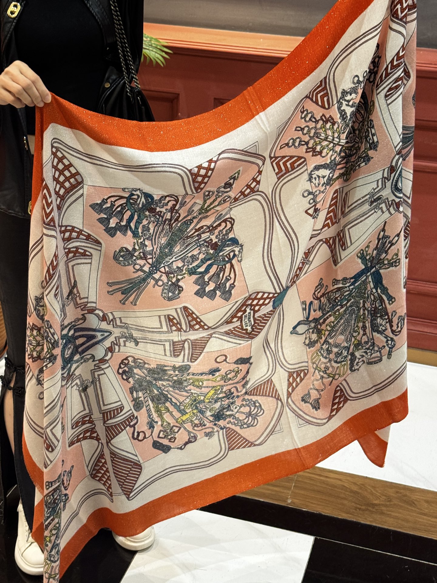 会发光发亮的围巾 羊绒新款🆕👏买了都说好看‼️推荐💕爱马仕羊绒方巾，顶级工艺超值‼️爱马仕专柜爆款🎁💟立