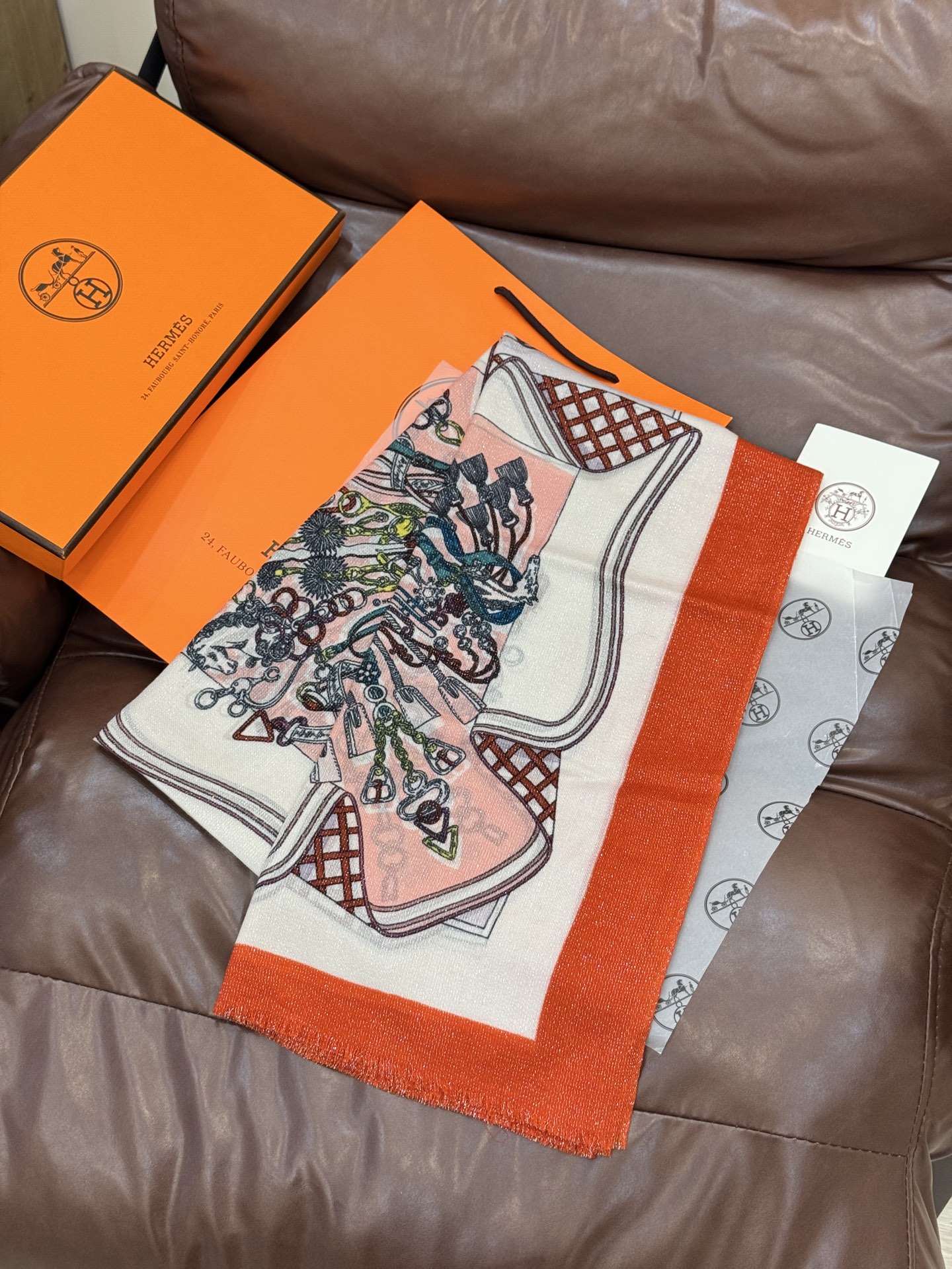 会发光发亮的围巾 羊绒新款🆕👏买了都说好看‼️推荐💕爱马仕羊绒方巾，顶级工艺超值‼️爱马仕专柜爆款🎁💟立