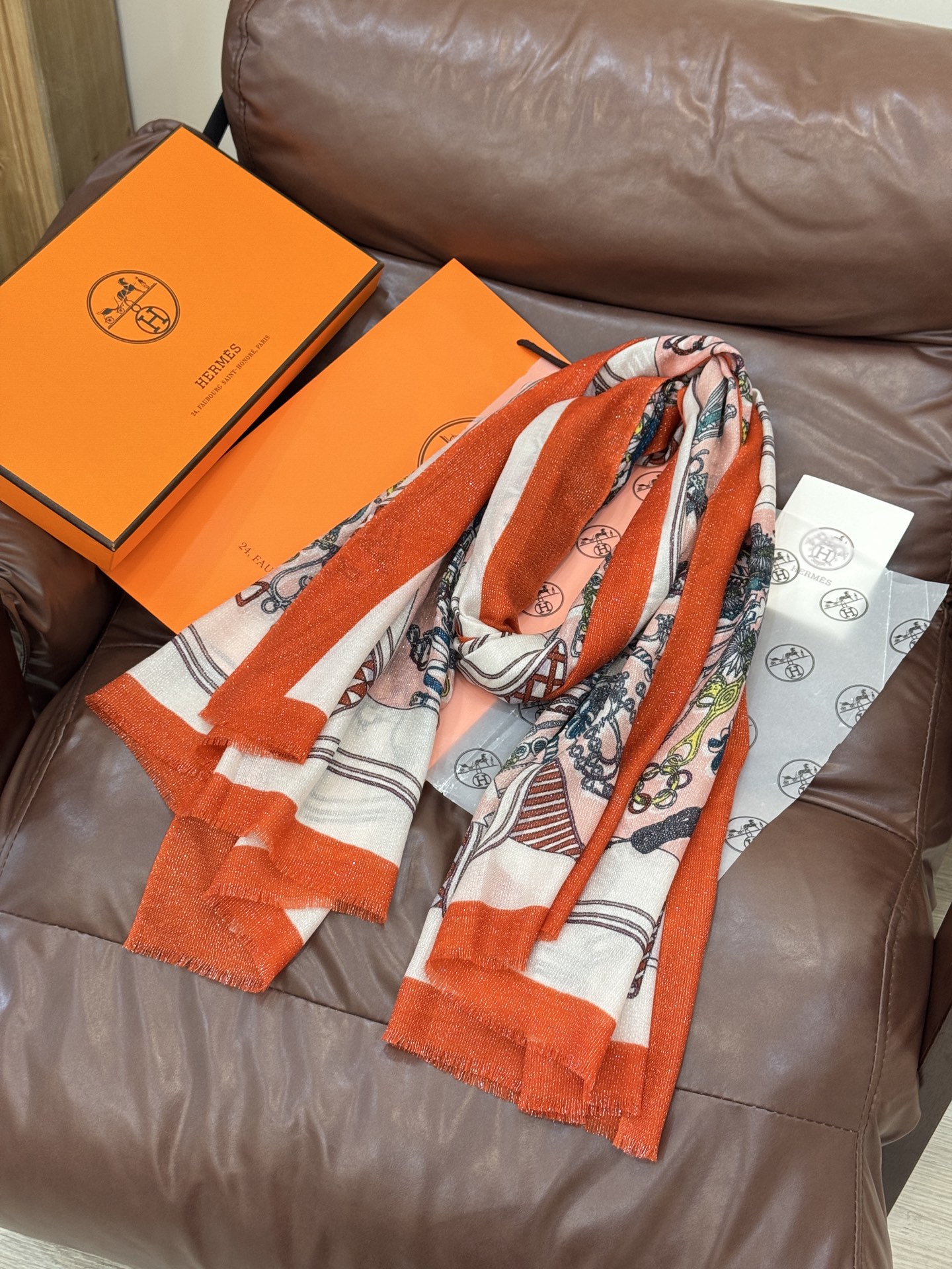 会发光发亮的围巾 羊绒新款🆕👏买了都说好看‼️推荐💕爱马仕羊绒方巾，顶级工艺超值‼️爱马仕专柜爆款🎁💟立