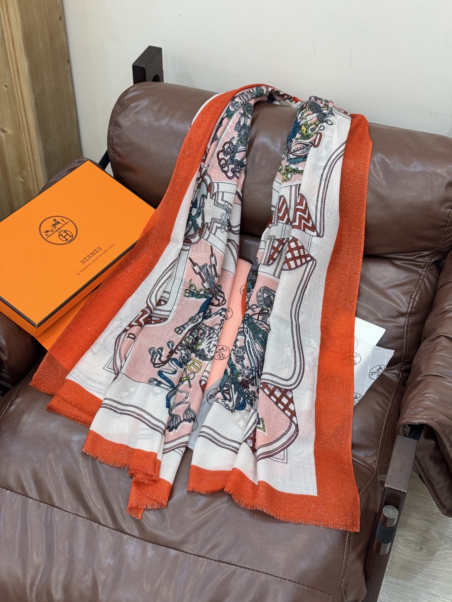 会发光发亮的围巾 羊绒新款🆕👏买了都说好看‼️推荐💕爱马仕羊绒方巾，顶级工艺超值‼️爱马仕专柜爆款🎁💟立