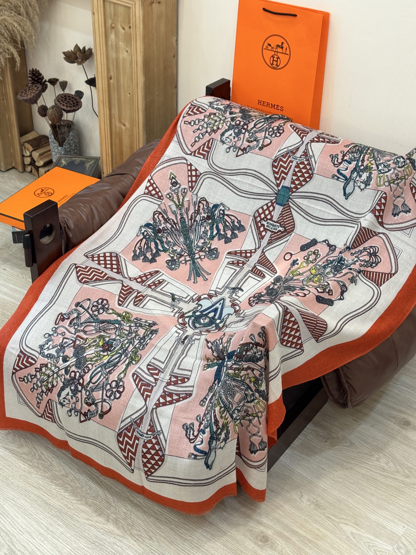 会发光发亮的围巾 羊绒新款🆕👏买了都说好看‼️推荐💕爱马仕羊绒方巾，顶级工艺超值‼️爱马仕专柜爆款🎁💟立