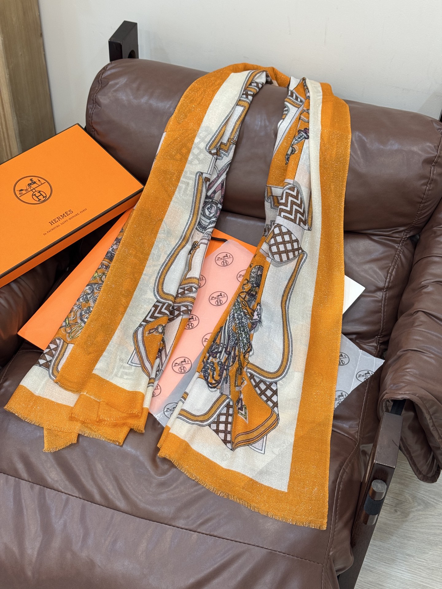 会发光发亮的围巾 羊绒新款🆕👏买了都说好看‼️推荐💕爱马仕羊绒方巾，顶级工艺超值‼️爱马仕专柜爆款🎁💟立