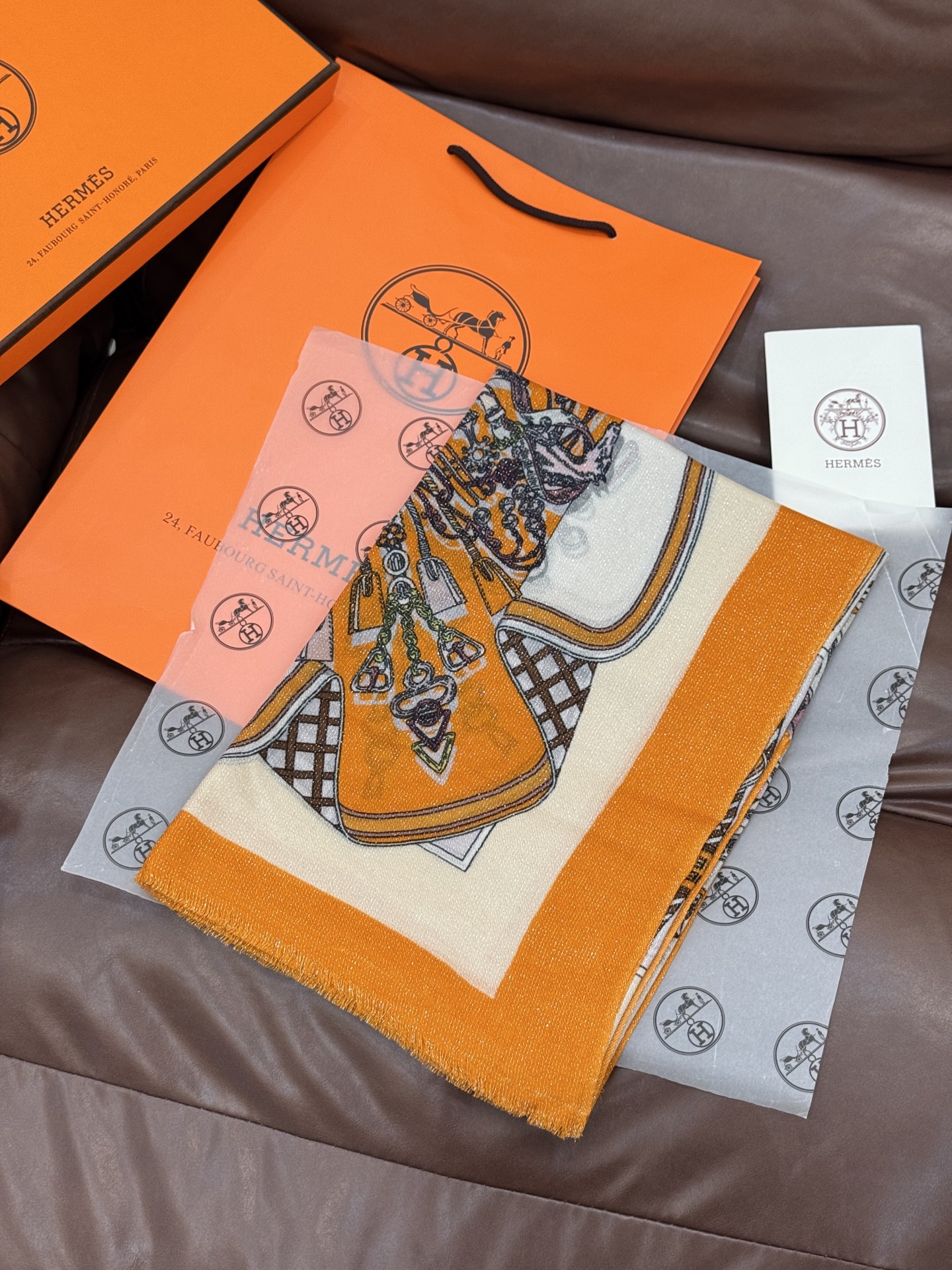 会发光发亮的围巾 羊绒新款🆕👏买了都说好看‼️推荐💕爱马仕羊绒方巾，顶级工艺超值‼️爱马仕专柜爆款🎁💟立