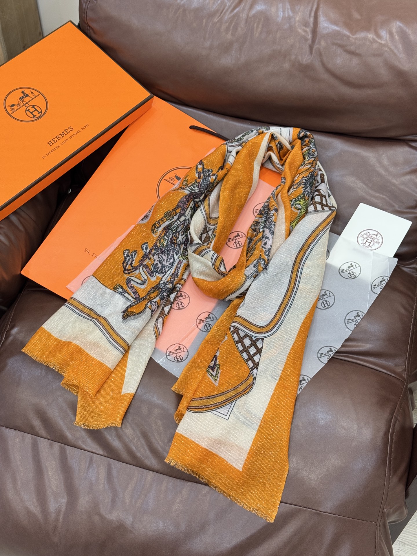 会发光发亮的围巾 羊绒新款🆕👏买了都说好看‼️推荐💕爱马仕羊绒方巾，顶级工艺超值‼️爱马仕专柜爆款🎁💟立