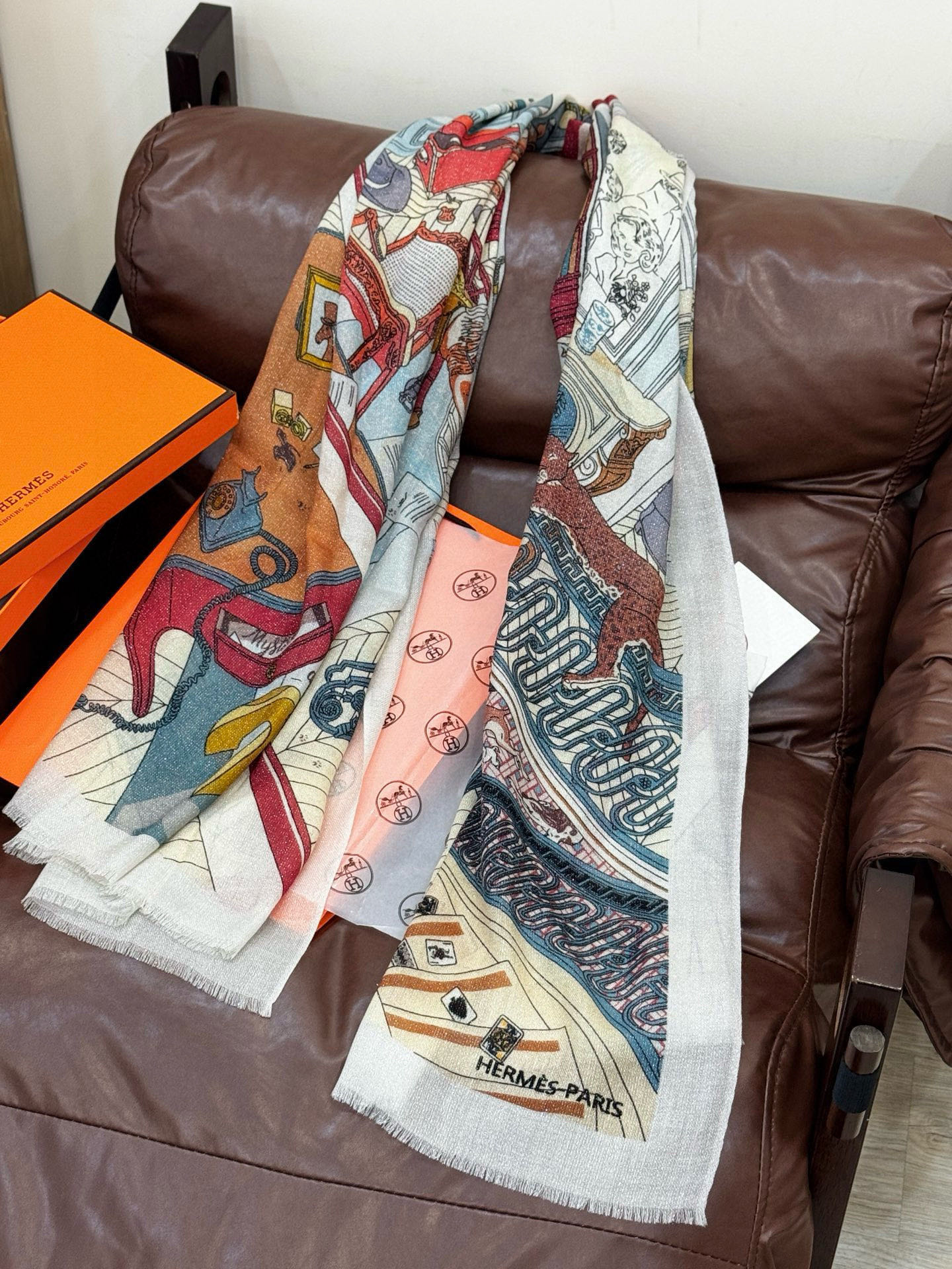 会发光发亮的围巾 爱马仕 专柜同步 买了都说好看羊绒印花‼️推荐💕顶级工艺超值‼️爱马仕专柜爆款🎁🎁羊绒