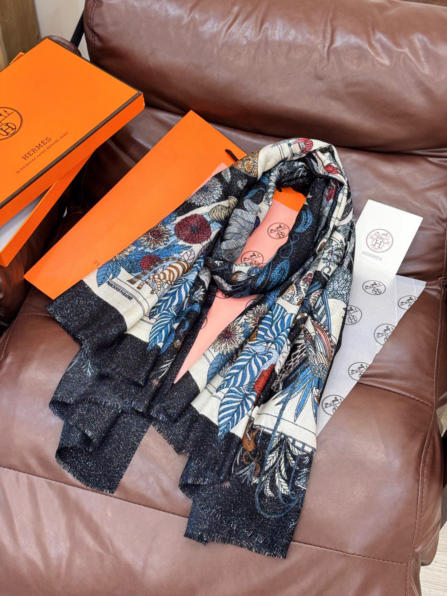 会发光发亮的围巾 羊绒新款🆕👏买了都说好看‼️推荐💕爱马仕双面同色羊绒方巾，【奇珍乐园】顶级工艺超值‼️