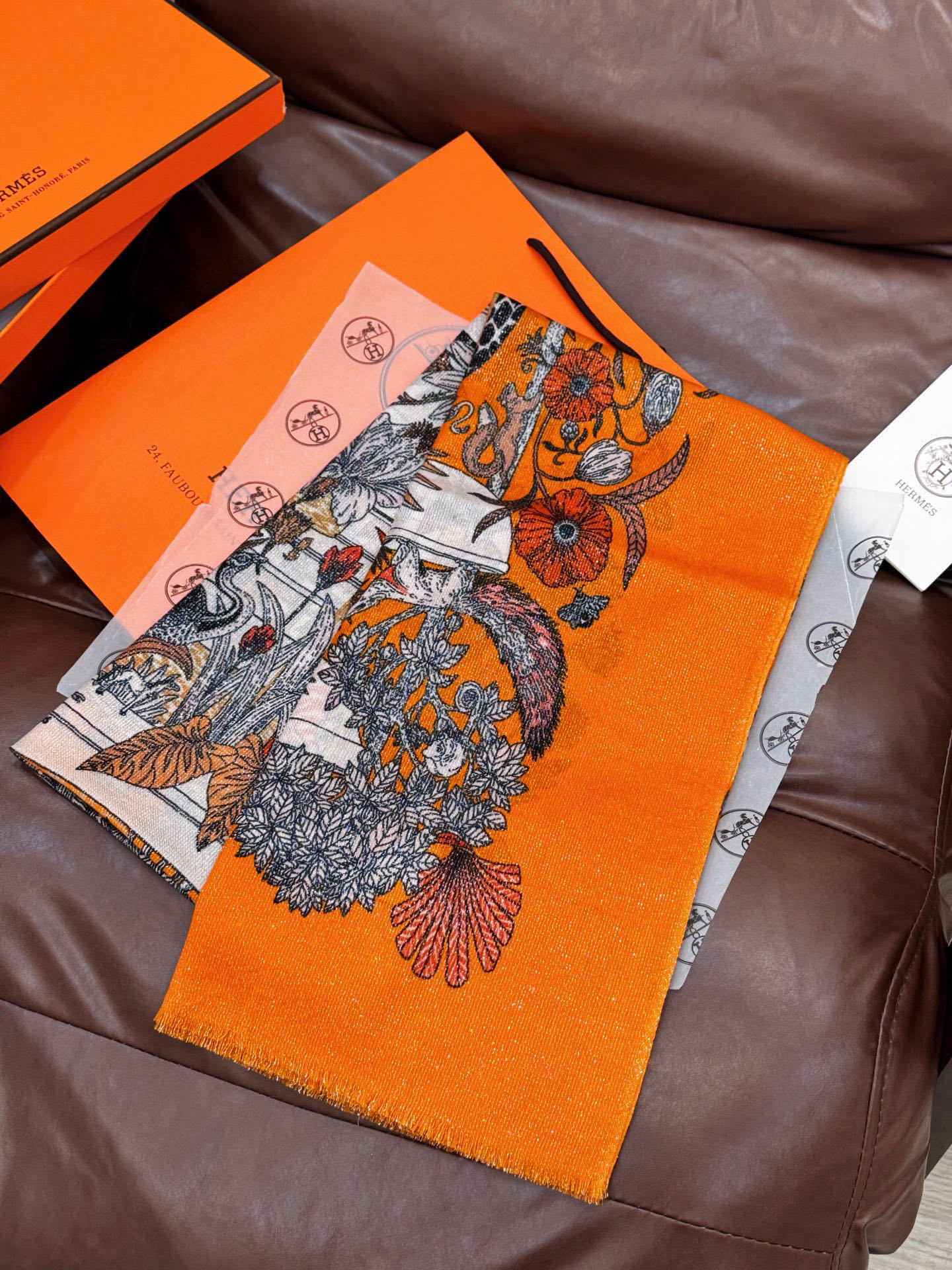 会发光发亮的围巾 羊绒新款🆕👏买了都说好看‼️推荐💕爱马仕双面同色羊绒方巾，【奇珍乐园】顶级工艺超值‼️