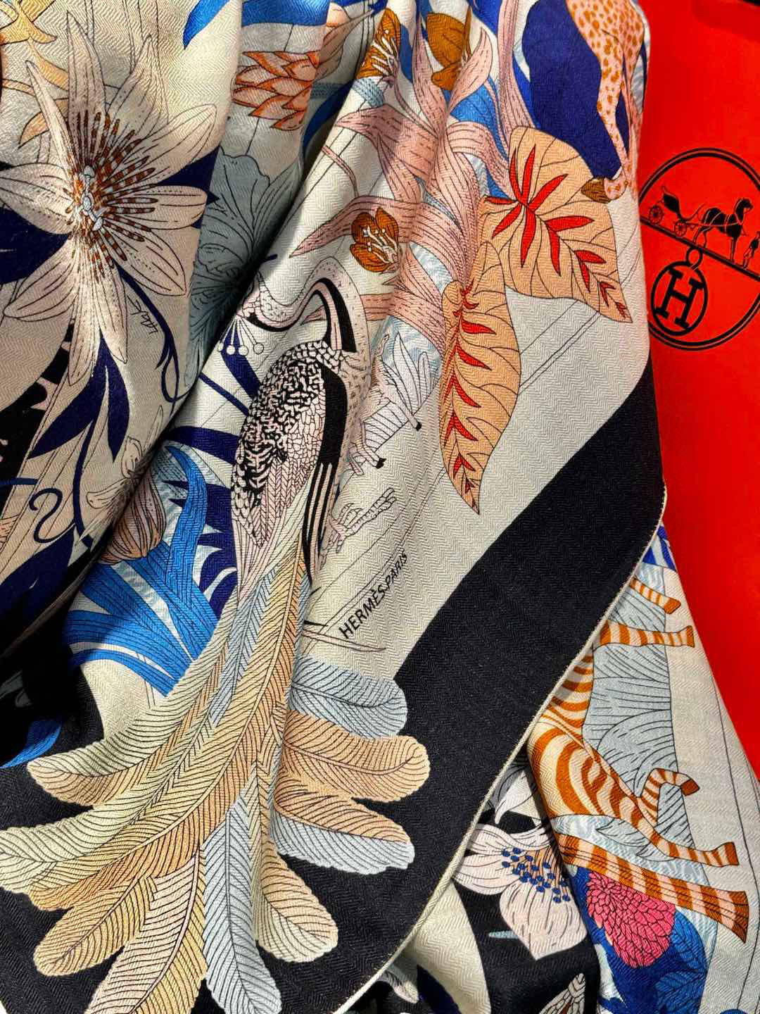 羊绒新款🆕👏买了都说好看‼️推荐💕爱马仕双面同色羊绒方巾，【奇珍乐园双面同色140】顶级工艺超值‼️爱马