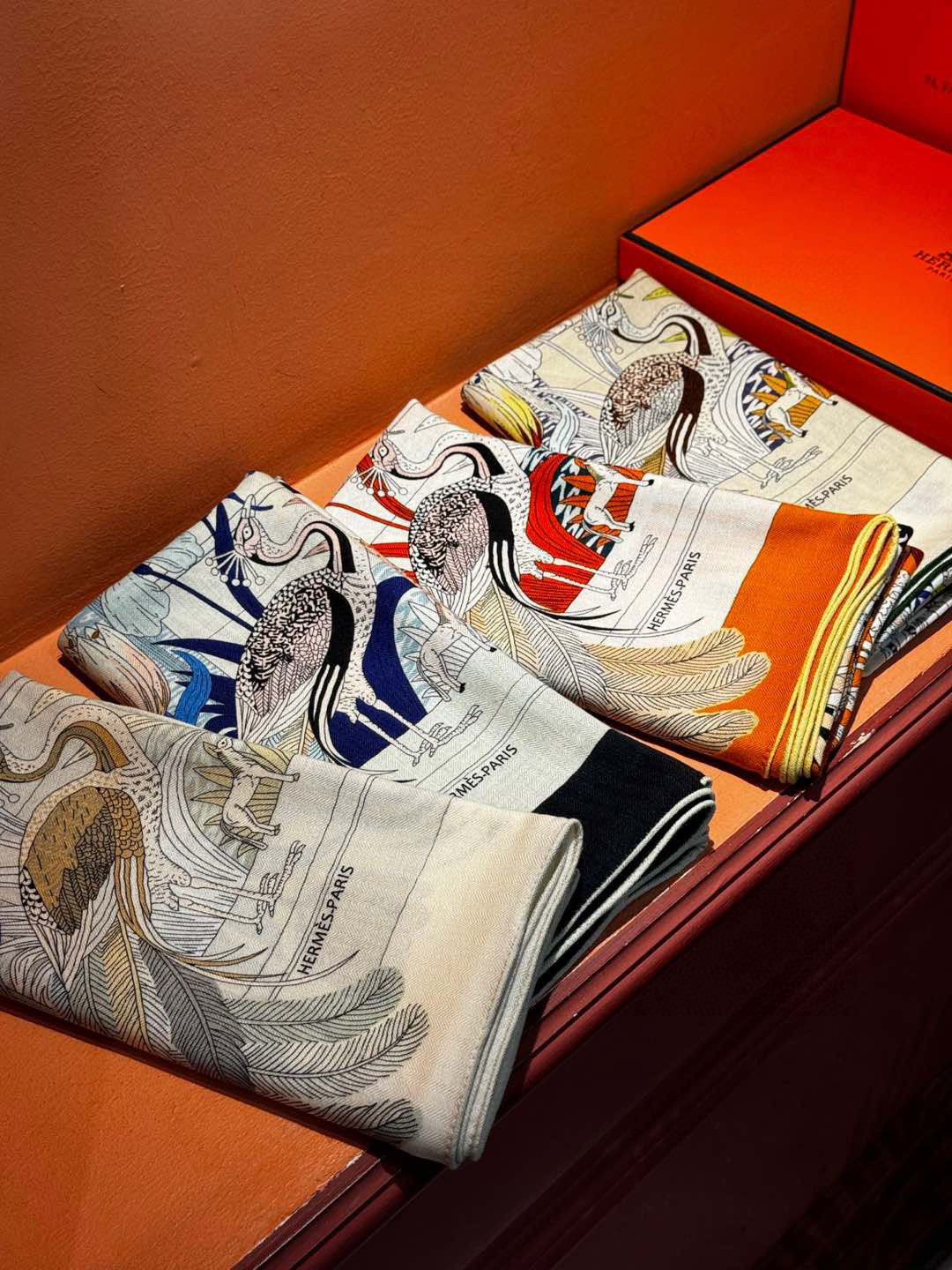 羊绒新款🆕👏买了都说好看‼️推荐💕爱马仕双面同色羊绒方巾，【奇珍乐园双面同色140】顶级工艺超值‼️爱马