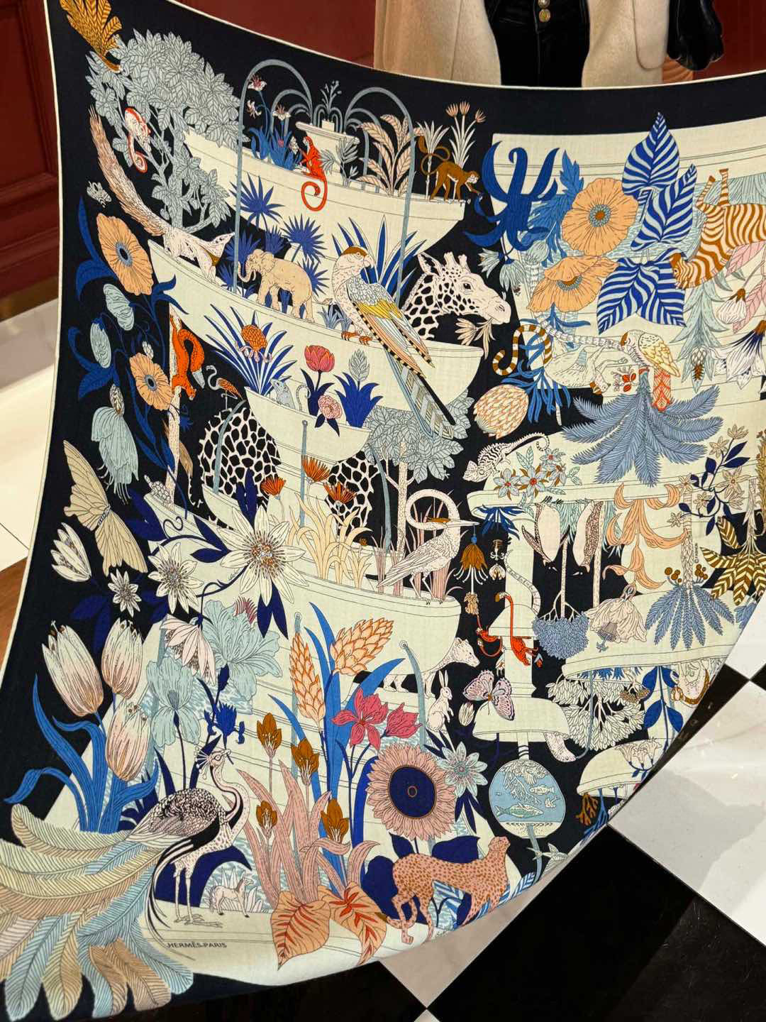 羊绒新款🆕👏买了都说好看‼️推荐💕爱马仕双面同色羊绒方巾，【奇珍乐园双面同色140】顶级工艺超值‼️爱马