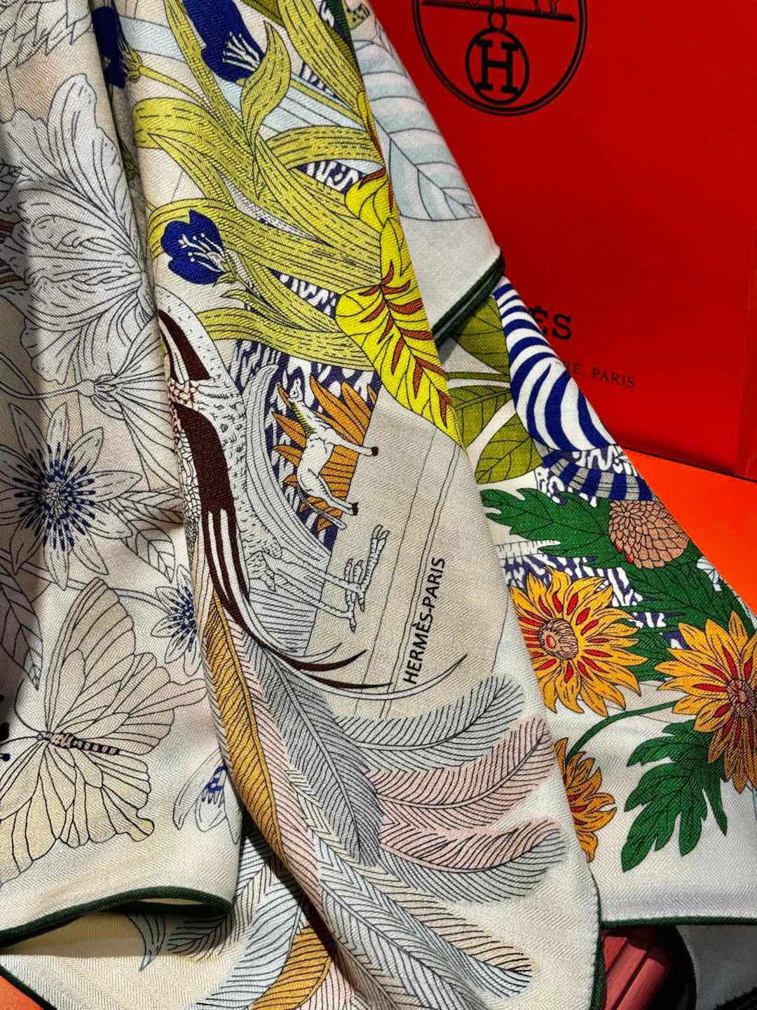 羊绒新款🆕👏买了都说好看‼️推荐💕爱马仕双面同色羊绒方巾，【奇珍乐园双面同色140】顶级工艺超值‼️爱马