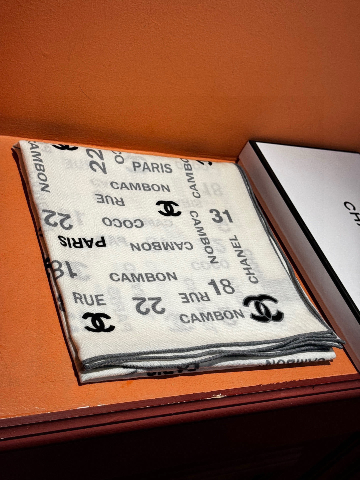 【升级双面同色 加密面料】 上新❤️ 140*140台版印花 黑白二色 高级都市新贵！山茶花的再一次邂逅