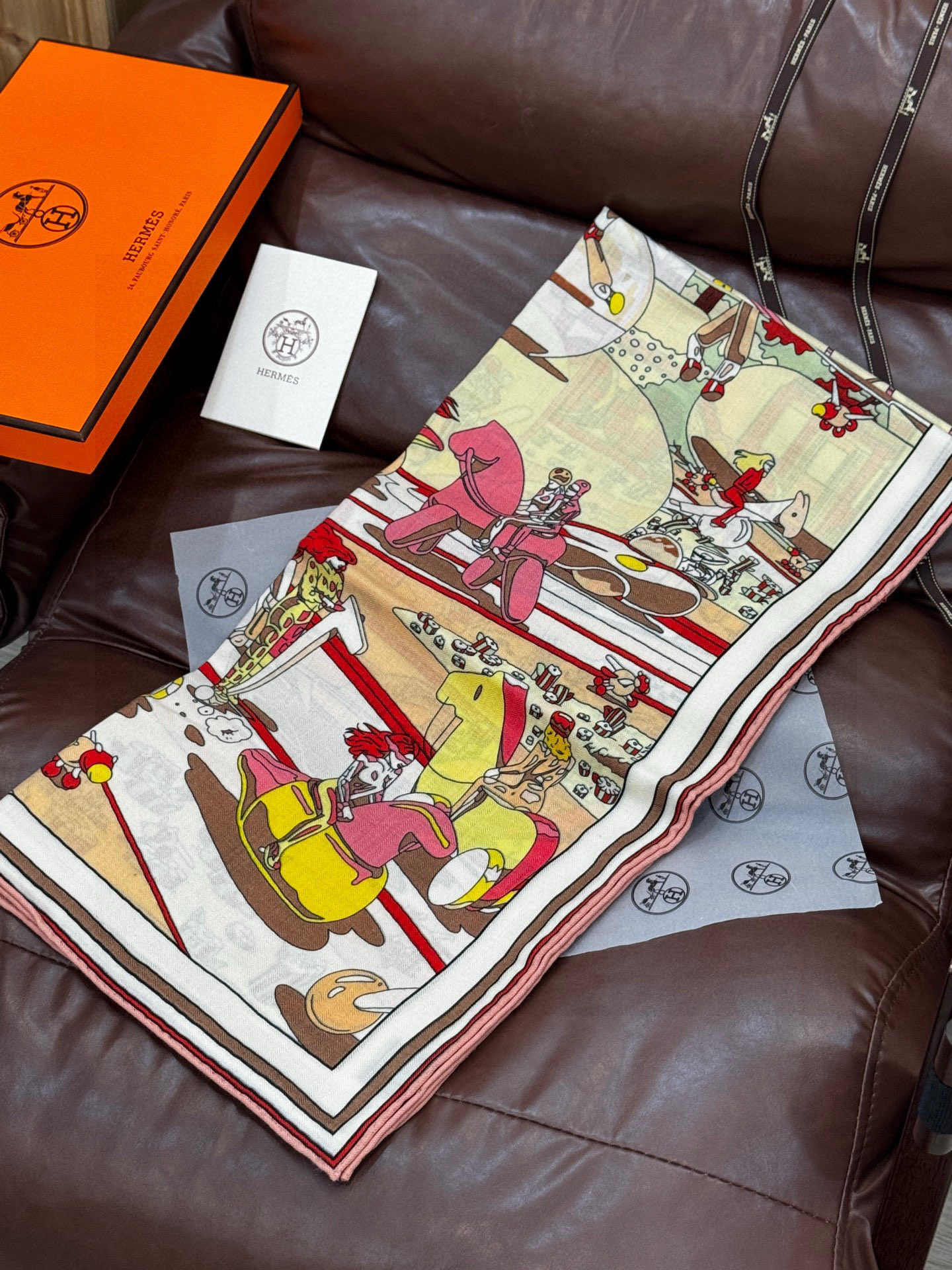 H，目前最热门的 “超现实爱马仕枢纽” 风靡全宇宙，听名字就充斥着未来空间♥️艺术品一样的存在，会绝版的