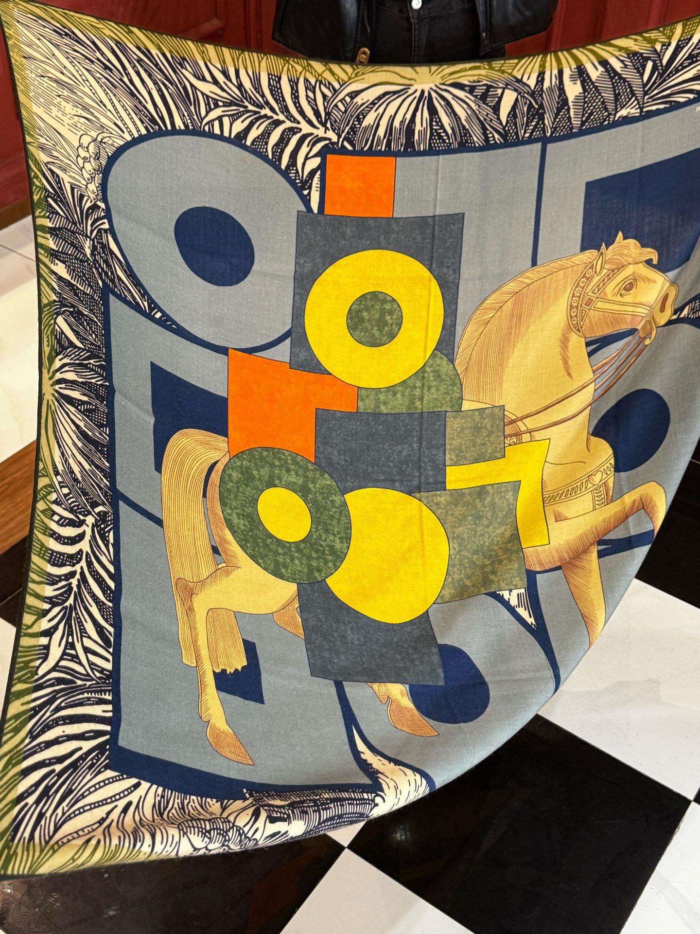 H，目前最热门的 “超现实爱马仕枢纽” 风靡全宇宙，听名字就充斥着未来空间♥️艺术品一样的存在，会绝版的