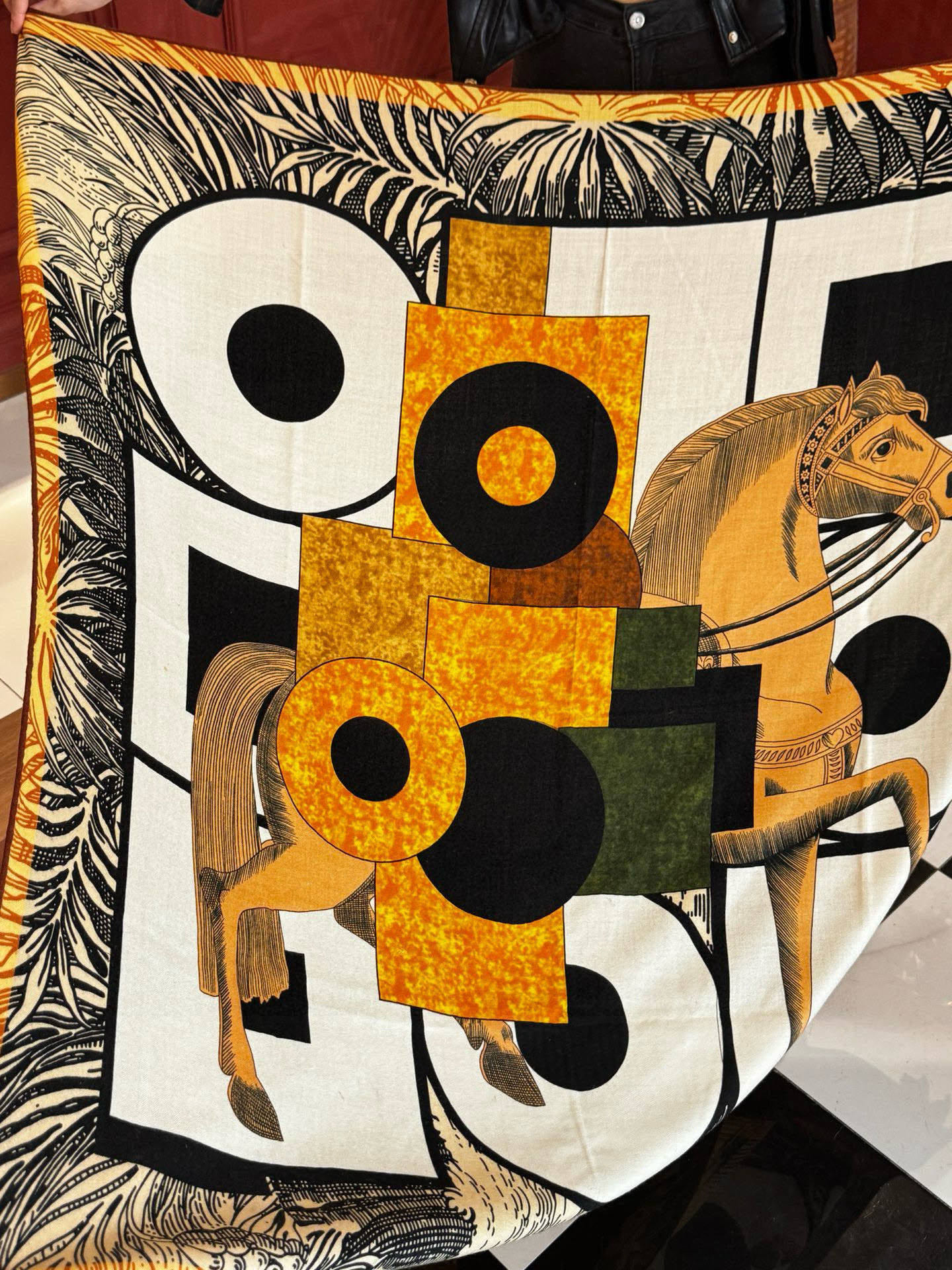 H，目前最热门的 “超现实爱马仕枢纽” 风靡全宇宙，听名字就充斥着未来空间♥️艺术品一样的存在，会绝版的