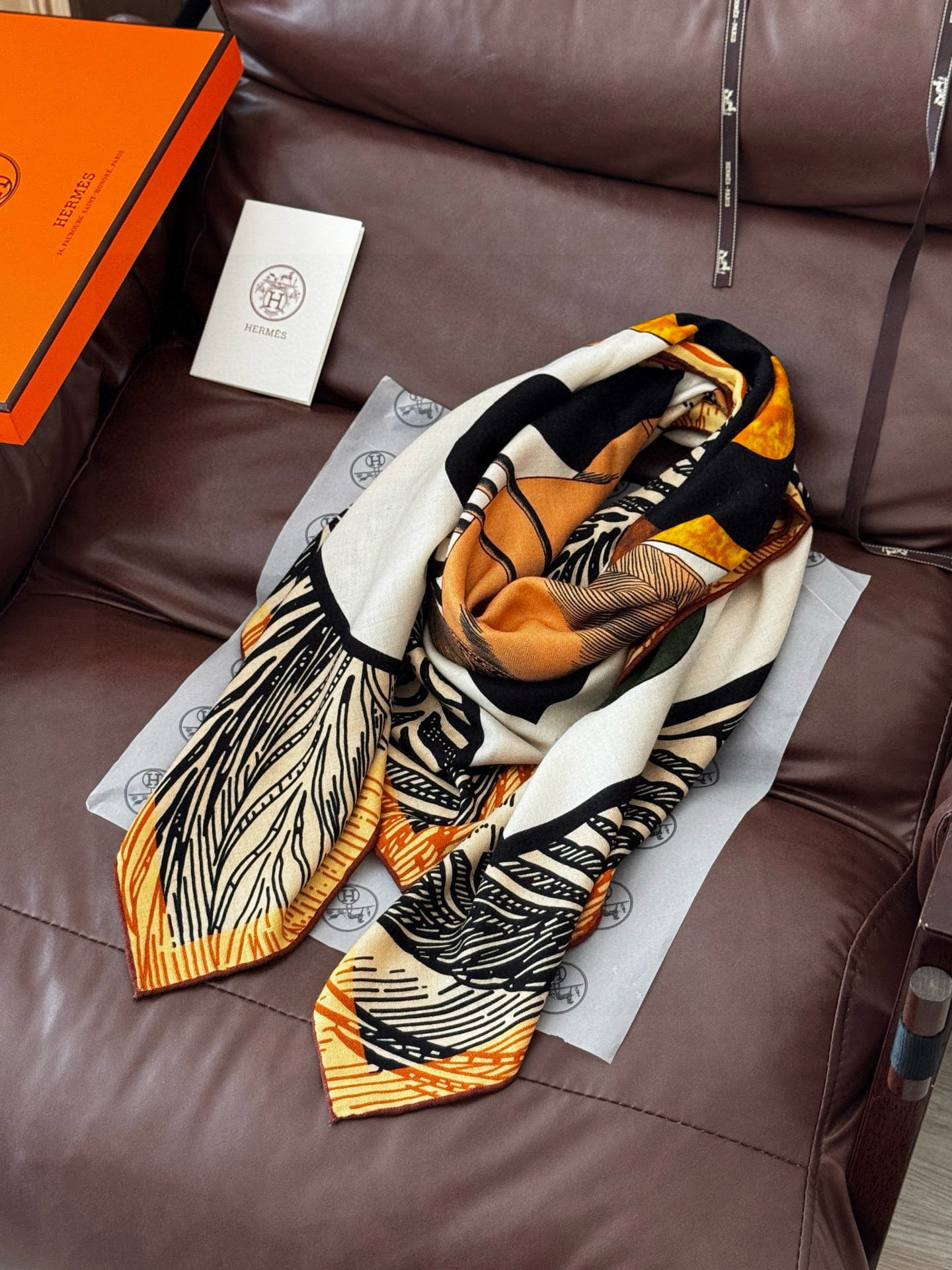 H，目前最热门的 “超现实爱马仕枢纽” 风靡全宇宙，听名字就充斥着未来空间♥️艺术品一样的存在，会绝版的