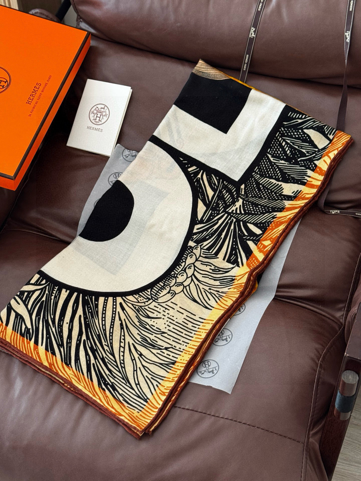 H，目前最热门的 “超现实爱马仕枢纽” 风靡全宇宙，听名字就充斥着未来空间♥️艺术品一样的存在，会绝版的