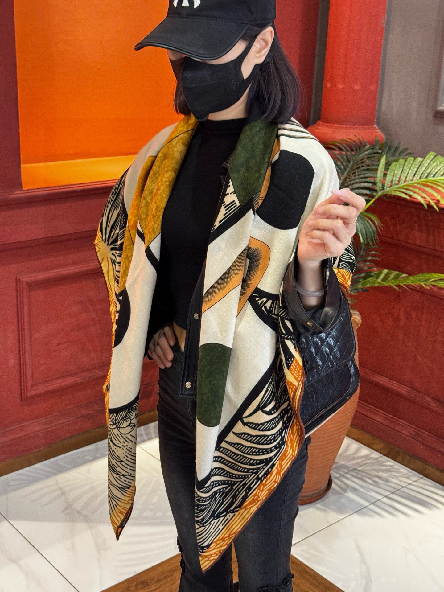 H，目前最热门的 “超现实爱马仕枢纽” 风靡全宇宙，听名字就充斥着未来空间♥️艺术品一样的存在，会绝版的